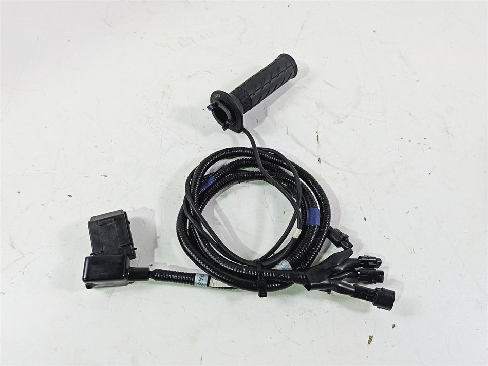 2020 Suzuki V-Strom 1050 XT Right Heated Grip + Wiring Set 57100-06822-000 {{ shop.shopifyCountryName }} - Mototech271