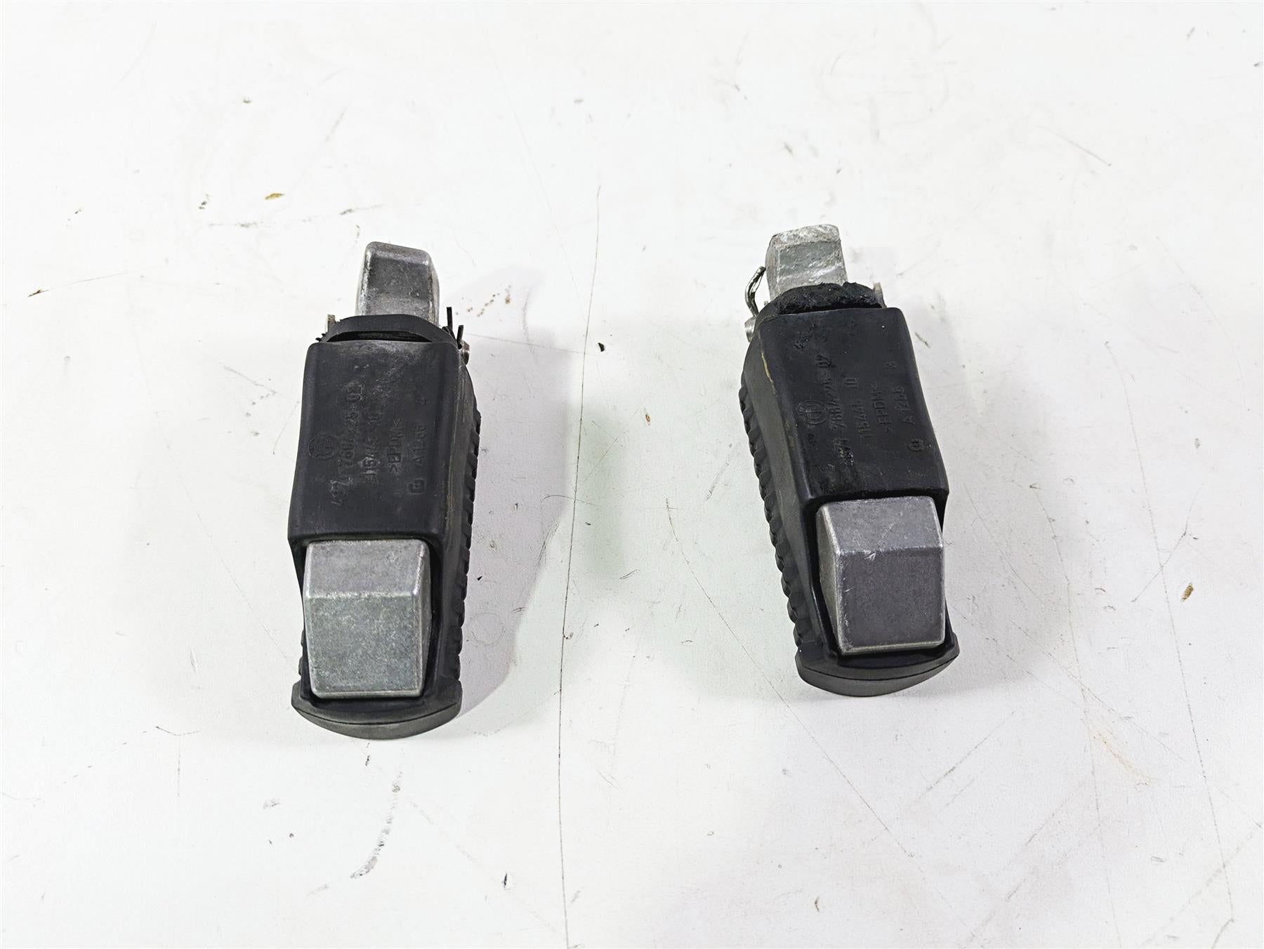 2017 BMW F800GS Adv K75 Passenger Footpeg Foot Peg Set 46717664225 {{ shop.shopifyCountryName }} - Mototech271