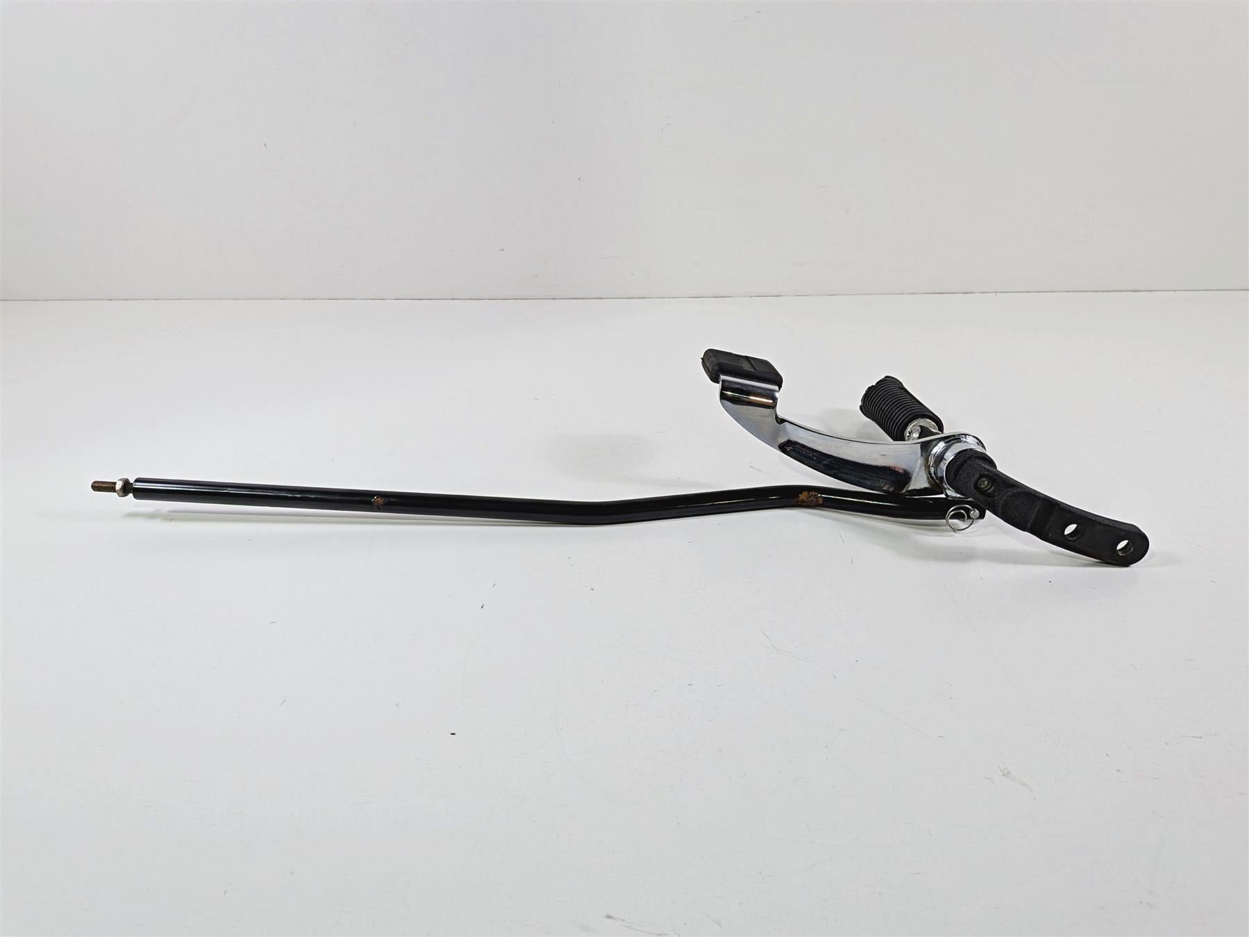 2011 Harley FXDF Dyna Fat Bob Front Right Forward Foot Peg & Br Pedal 42481-03A {{ shop.shopifyCountryName }} - Mototech271
