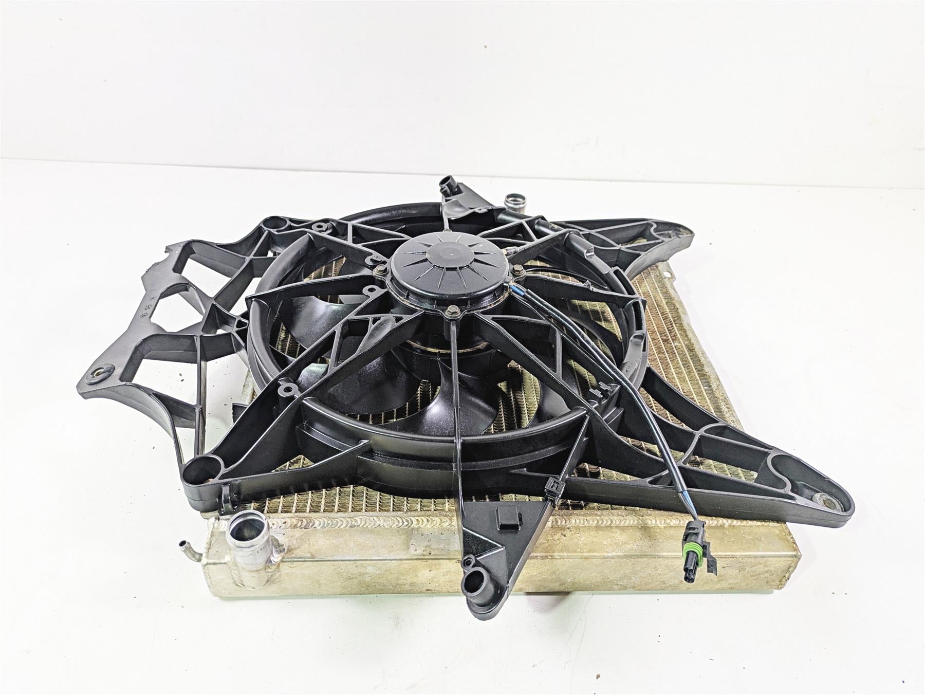 2020 Can Am Maverick X3 Turbo R STD Radiator & Fan Set -Read 709200703 709200588 {{ shop.shopifyCountryName }} - Mototech271