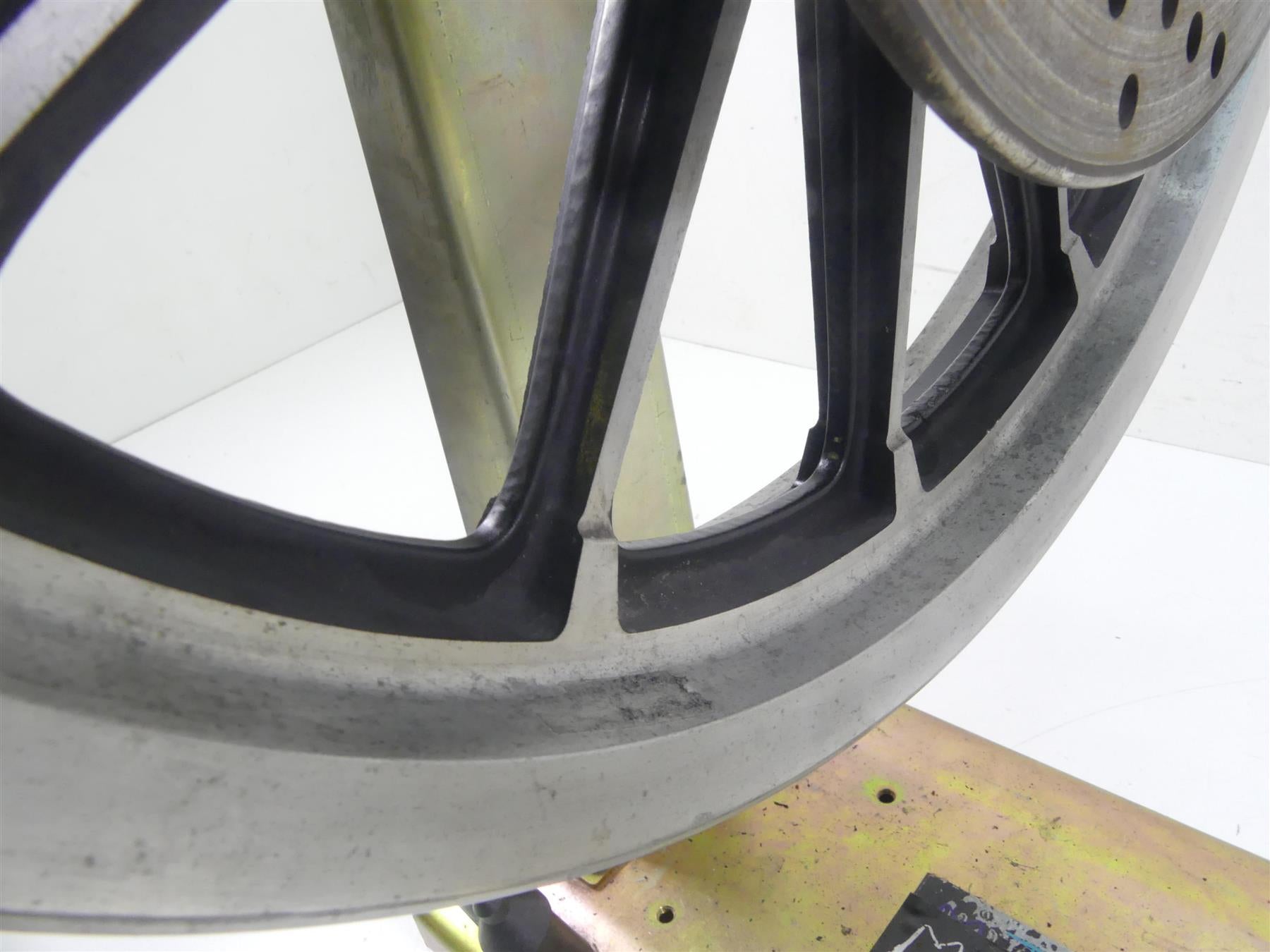 2005 Harley Dyna FXDLI Low Rider Front 13 Spoke Wheel Rim 19x2.15 43499-00 {{ shop.shopifyCountryName }} - Mototech271