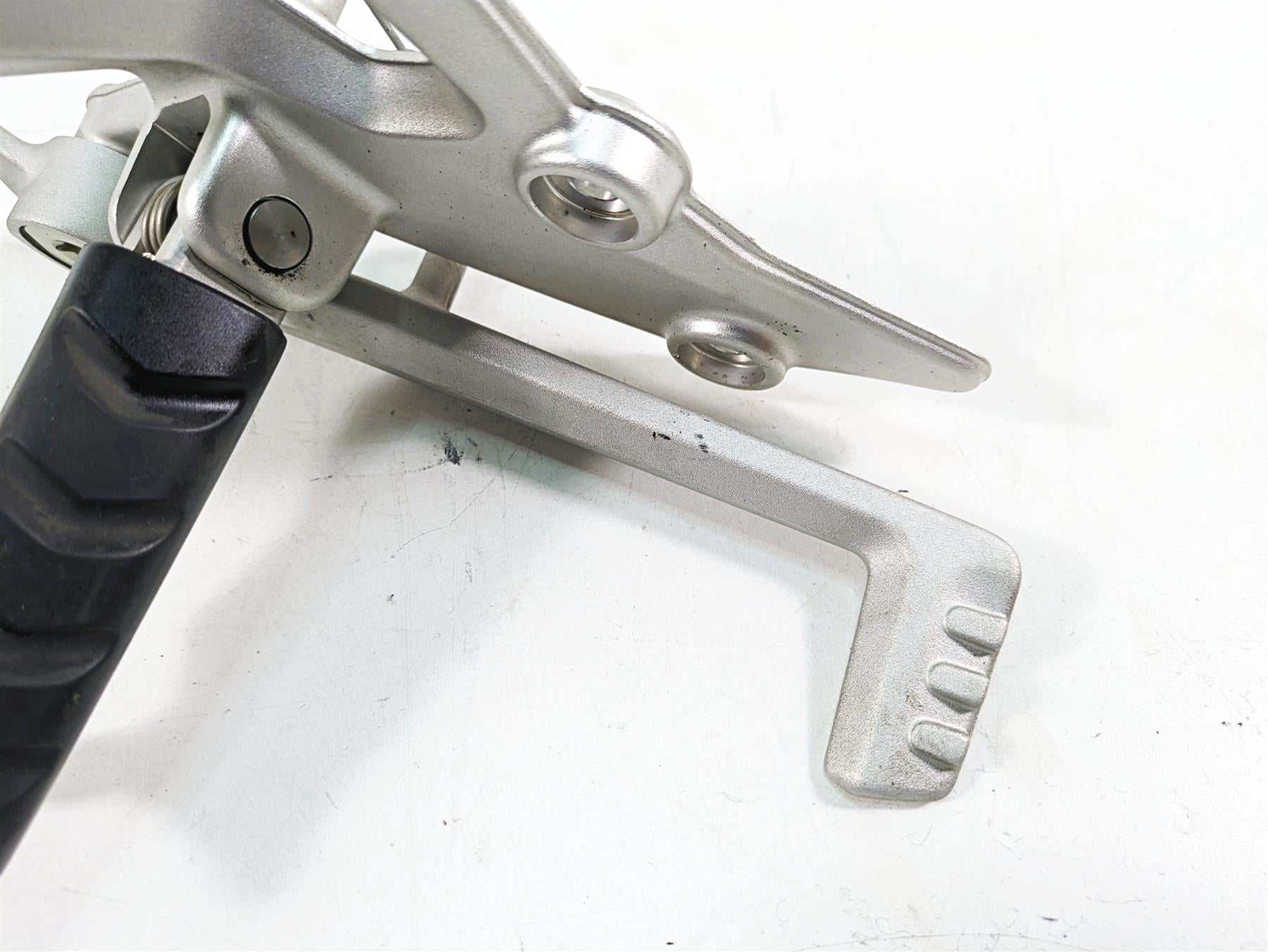 2016 BMW R1200R K53 Right Rider Footpeg & Brake Pedal Lever Set 46718540797 {{ shop.shopifyCountryName }} - Mototech271