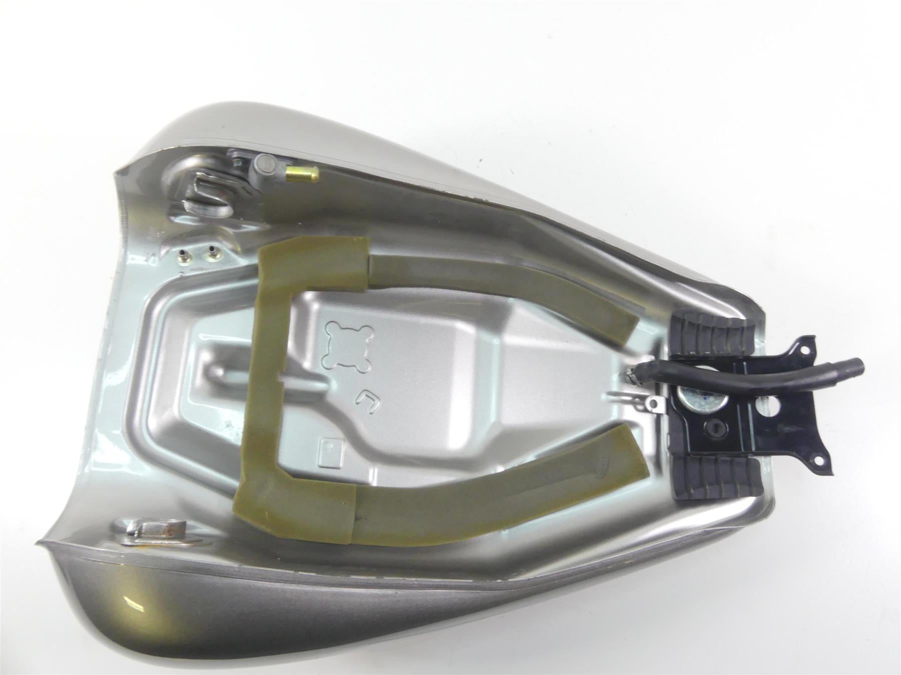 2009 Yamaha XV1700 Road Star Warrior Fuel Gas Petrol Tank - Read 5PX-Y2410-M0-04 {{ shop.shopifyCountryName }} - Mototech271