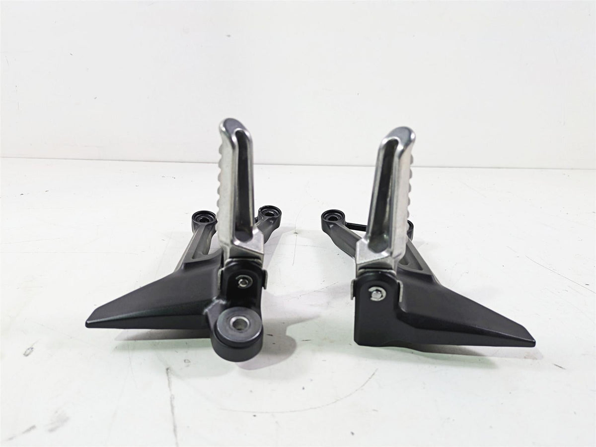 2022 Kawasaki ZR900RS Cafe Rear Passenger Foot Peg Rest Set 35063-1393-18R {{ shop.shopifyCountryName }} - Mototech271