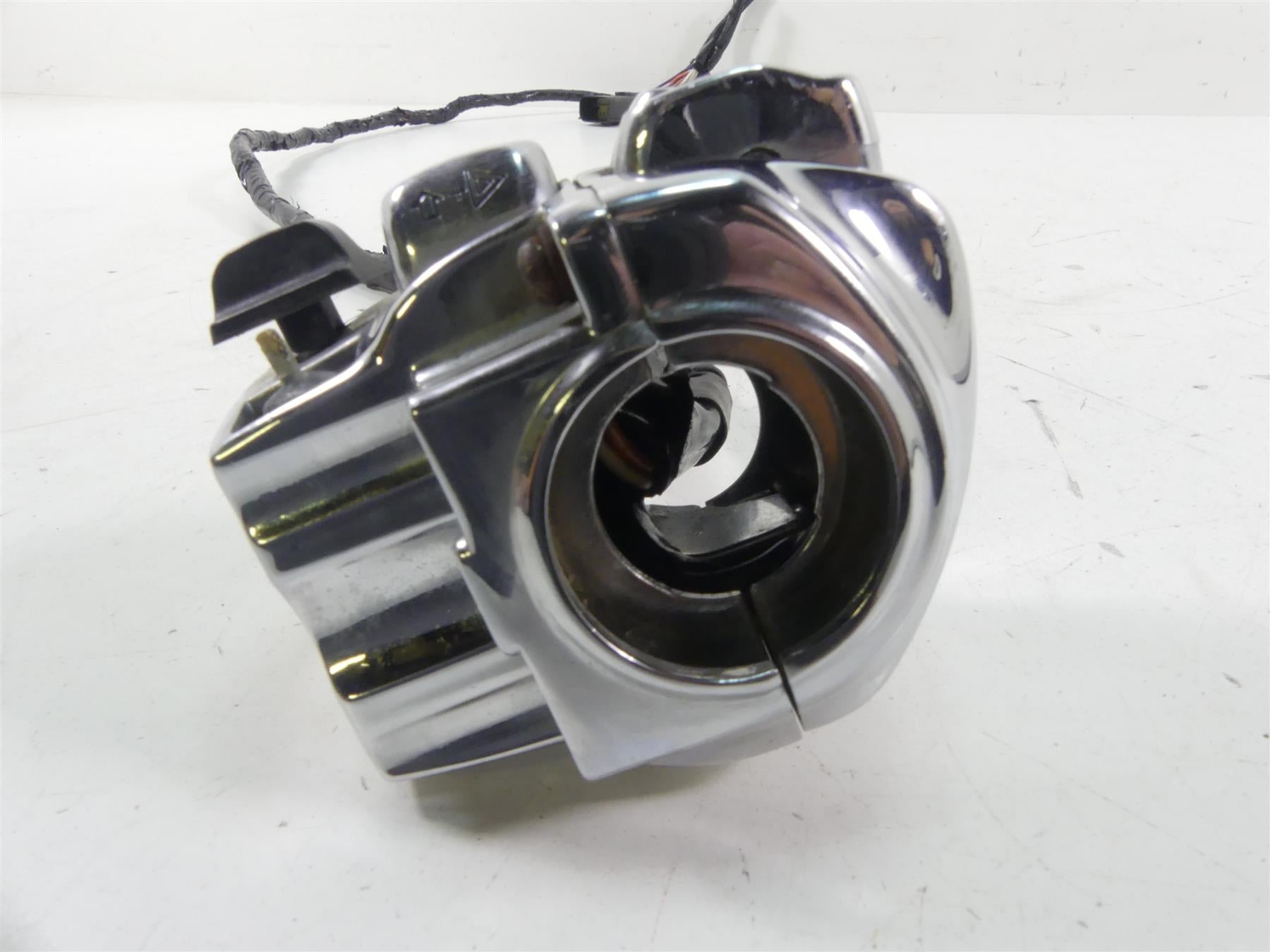 2013 Harley Touring FLHX Street Glide Right Cruise Control Switch -Read 71684-06 {{ shop.shopifyCountryName }} - Mototech271