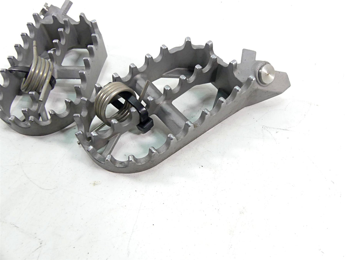 2016 BMW R1200GS Adv K51 Rider Footpeg Foot Peg Set 46718529843 46718529844 {{ shop.shopifyCountryName }} - Mototech271