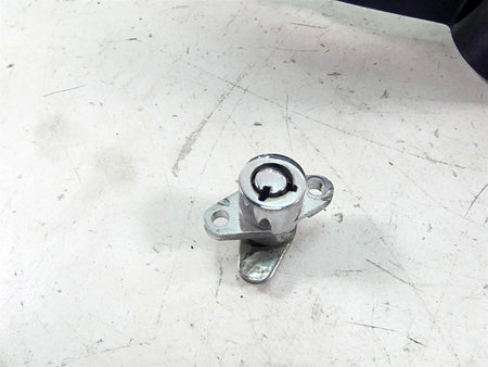 2002 Harley Touring FLHTC Electra Glide Ignition Switch & Cover - VIN 71526-93B {{ shop.shopifyCountryName }} - Mototech271