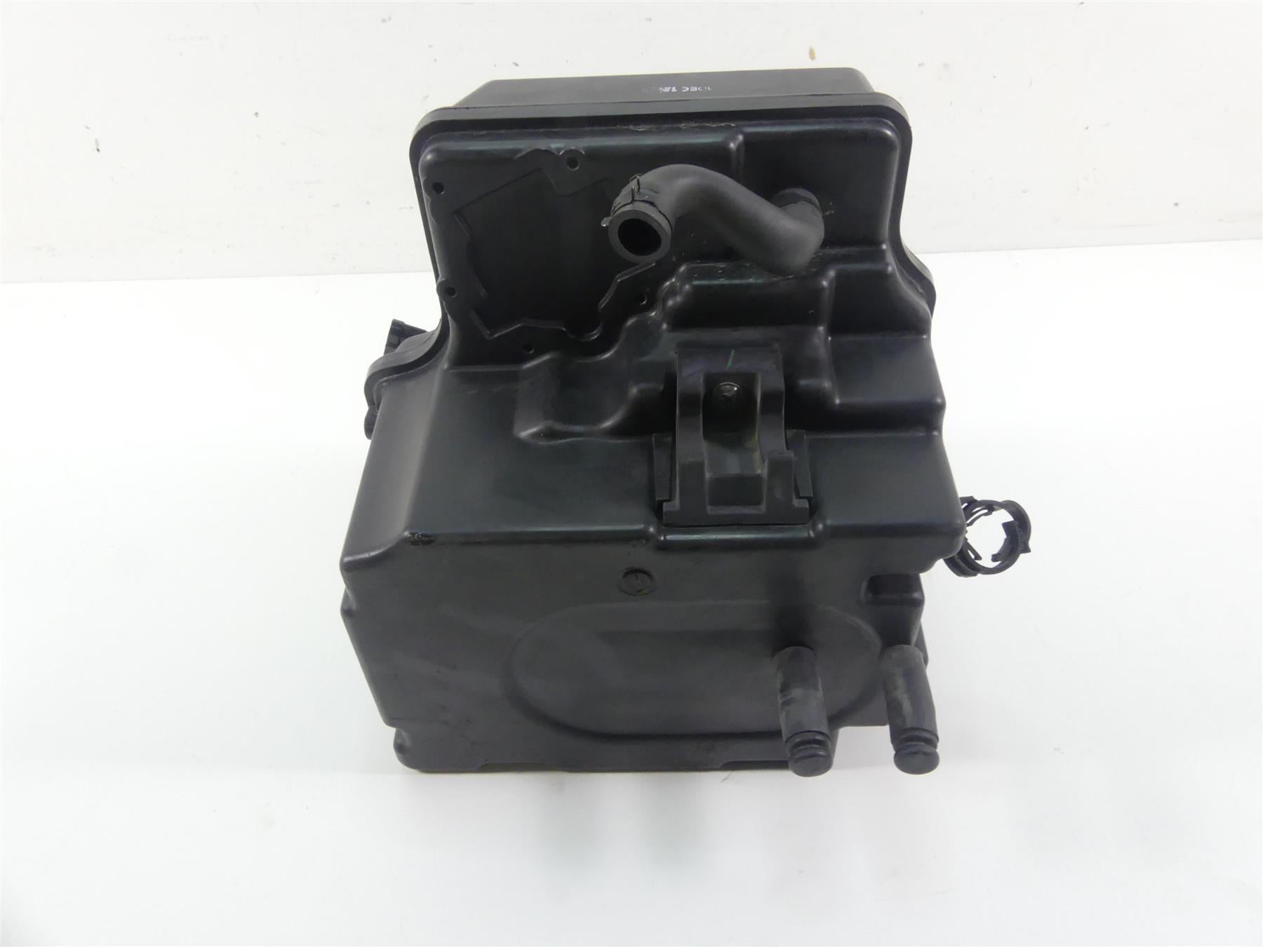2013 Triumph Rocket 3 Touring Center Air Box Cleaner Breather Filter T2202200 {{ shop.shopifyCountryName }} - Mototech271