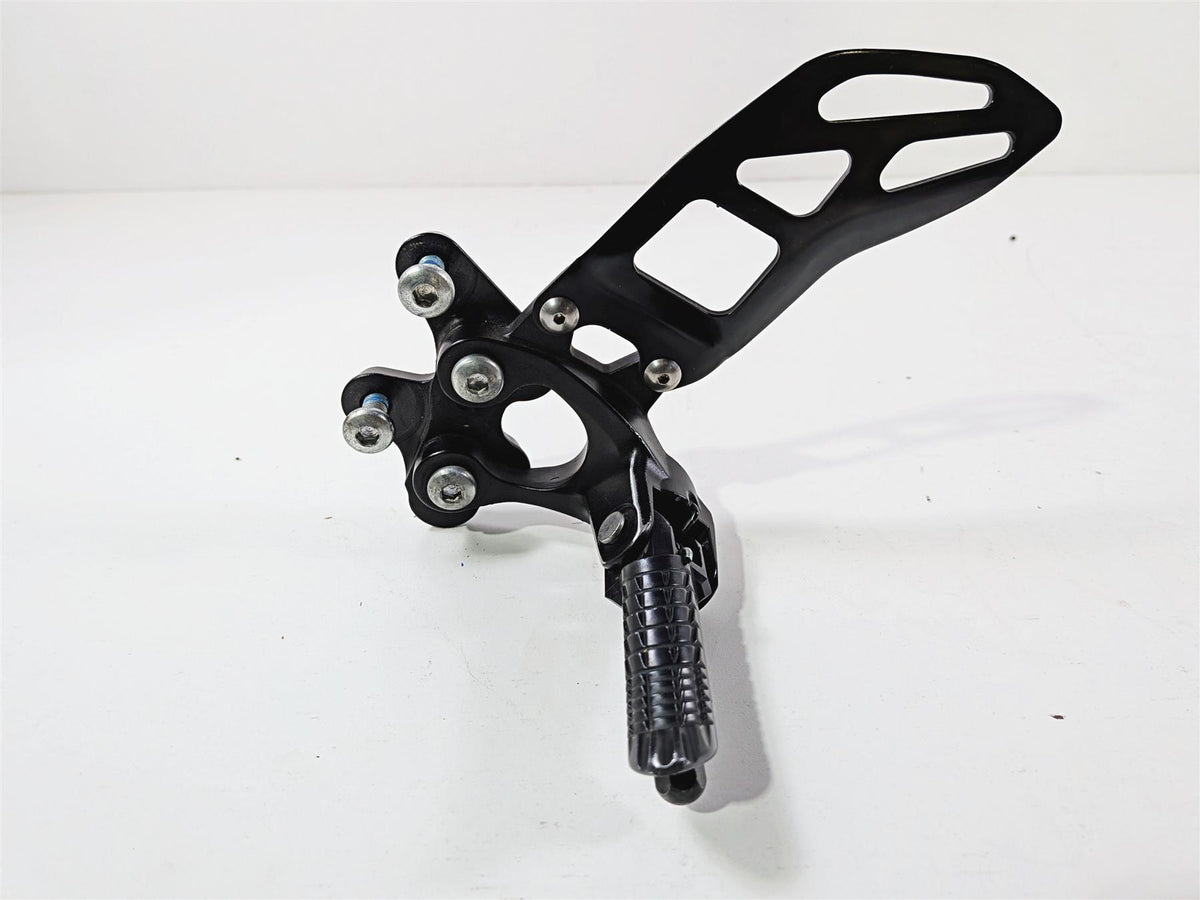 2024 Suzuki GSXR 600 Left Front Footpeg & Shifter 43521-47H20 25600-14J11 {{ shop.shopifyCountryName }} - Mototech271