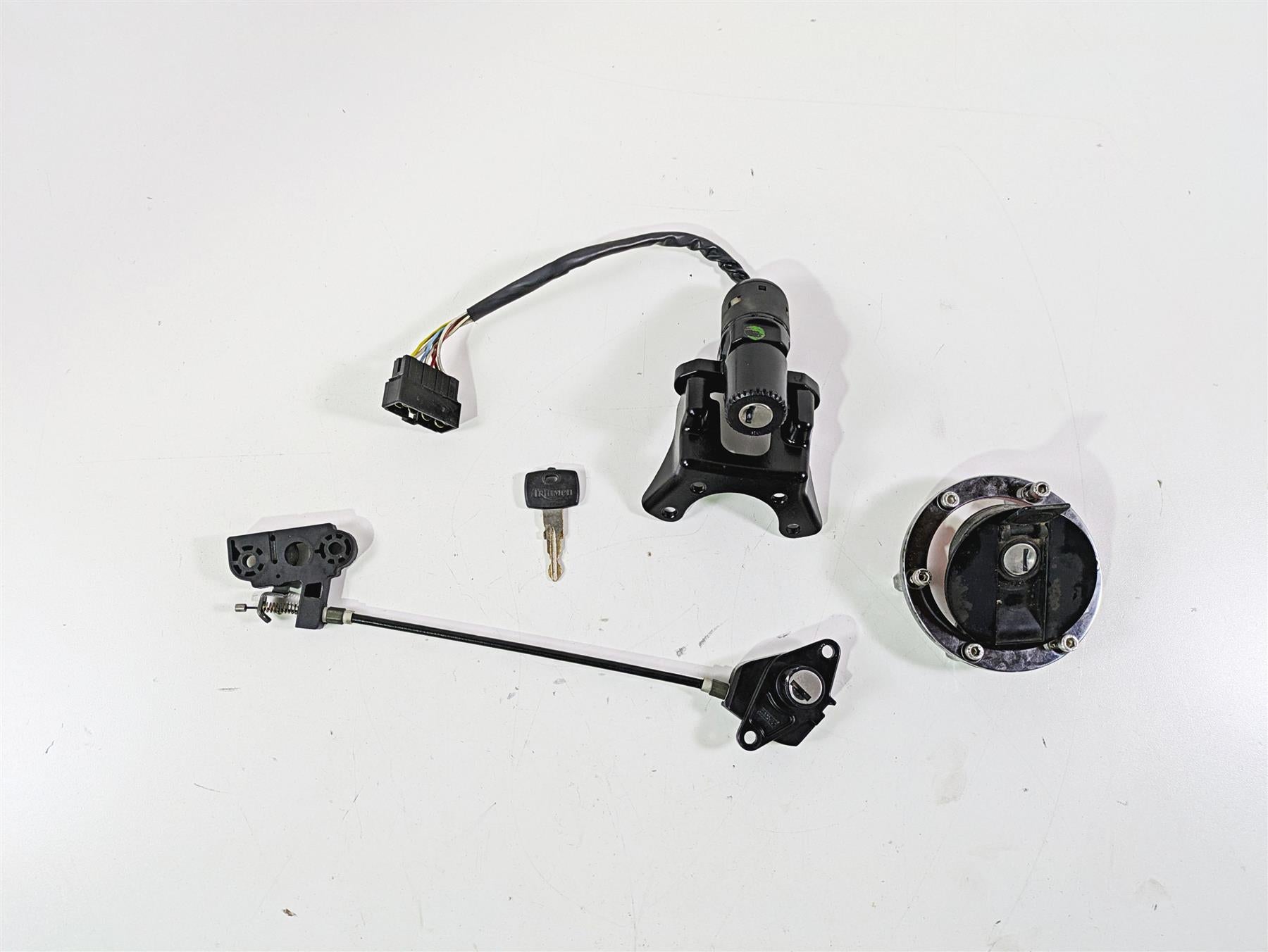 2006 Triumph Rocket 3 Ignition Switch Key Lock Tank Cap Set T2501074 T2502540 {{ shop.shopifyCountryName }} - Mototech271