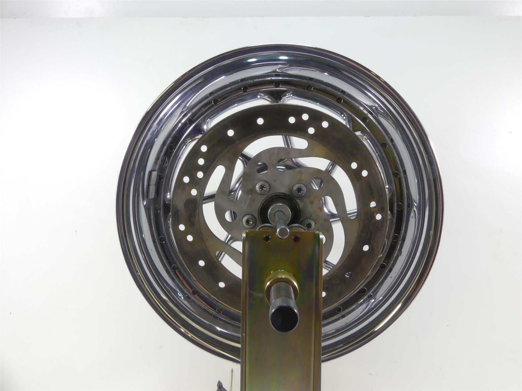 2007 Harley Touring FLHR SE CVO Road King Rear Chrome Wheel 17x4.5 42082-07 {{ shop.shopifyCountryName }} - Mototech271