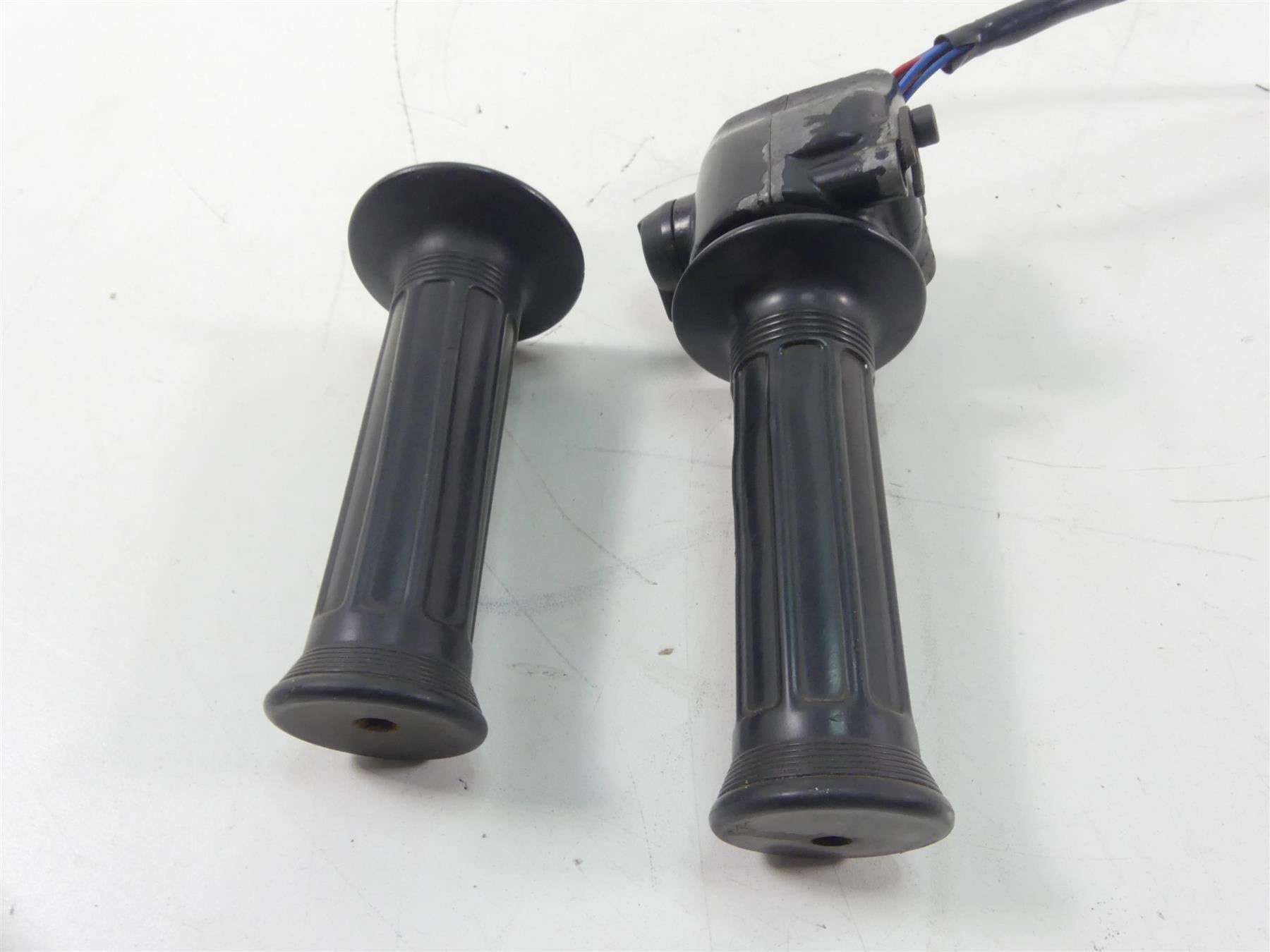 1978 Yamaha XS650 SE Special Right Hand Control Switch Throttle 1T3-83973-00-00 {{ shop.shopifyCountryName }} - Mototech271