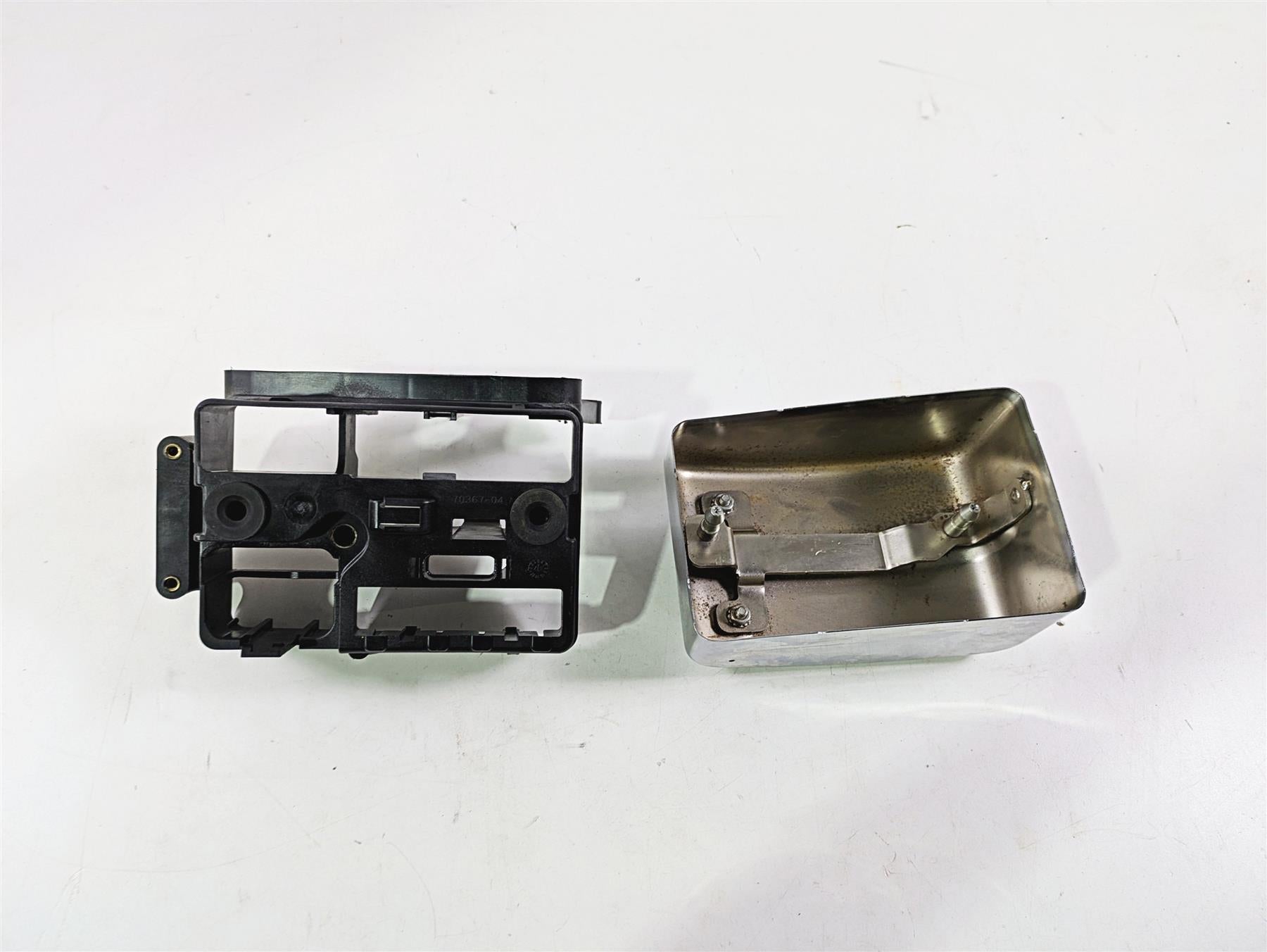 2008 Harley FXDL Dyna Low Rider 105TH Electric Holder Tray & Cover 70367-04B {{ shop.shopifyCountryName }} - Mototech271