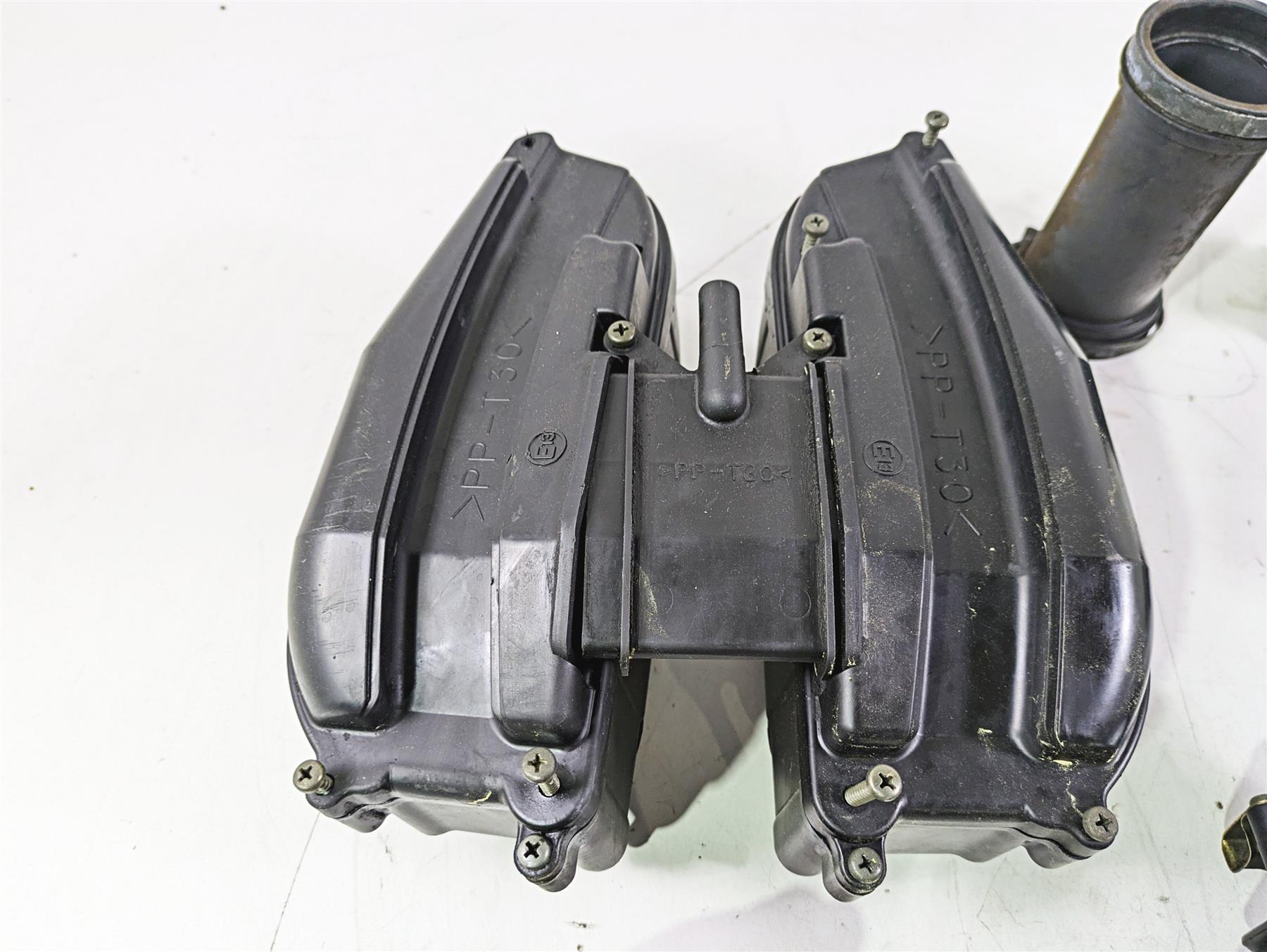 2004 Yamaha XVZ1300 Royal Star Air Box Cleaner Breather Set 4XY-1442A-00-00 {{ shop.shopifyCountryName }} - Mototech271