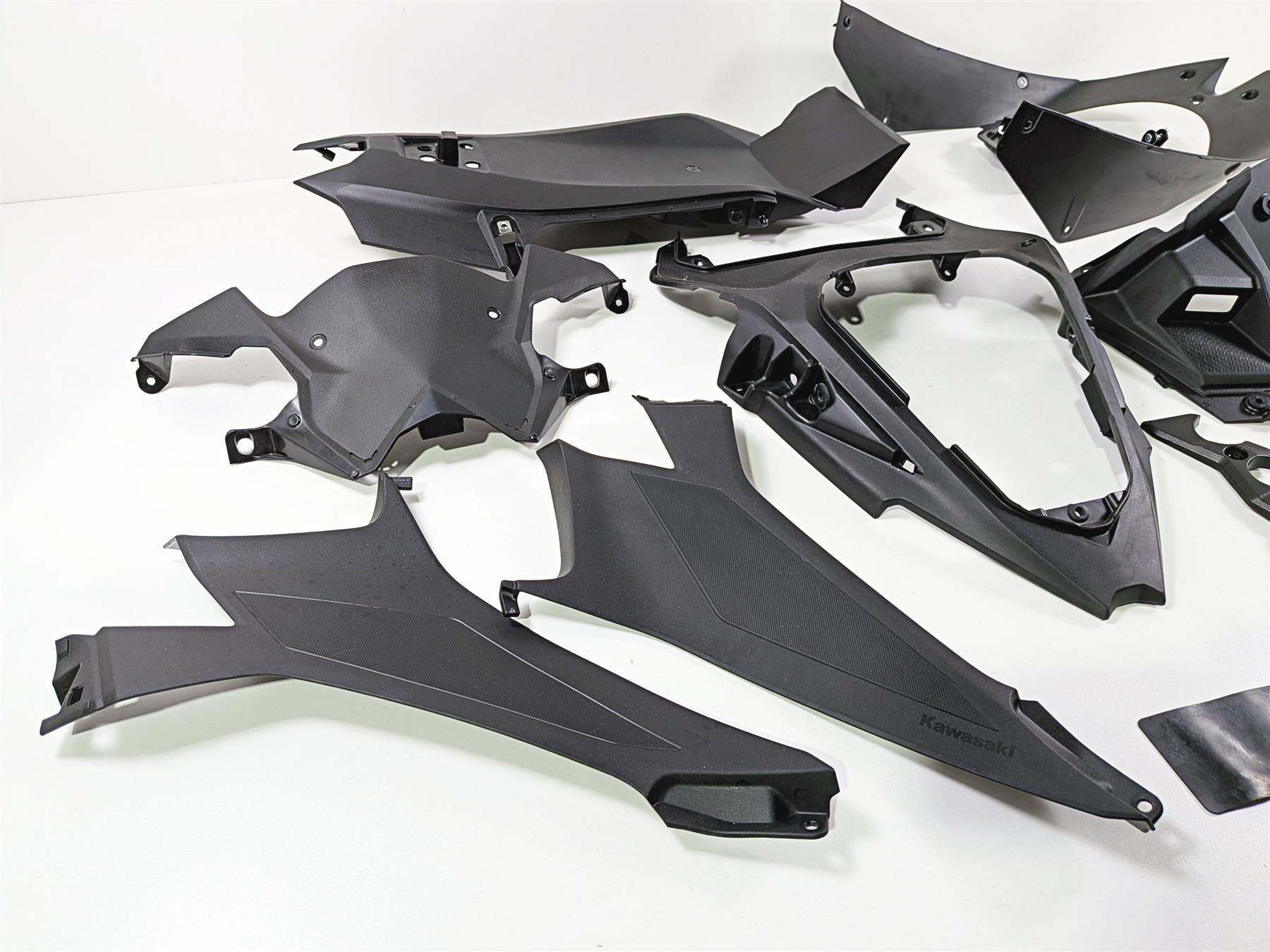2024 Kawasaki EX500 Ninja 40th An. Tail & Side Cover Cockpit