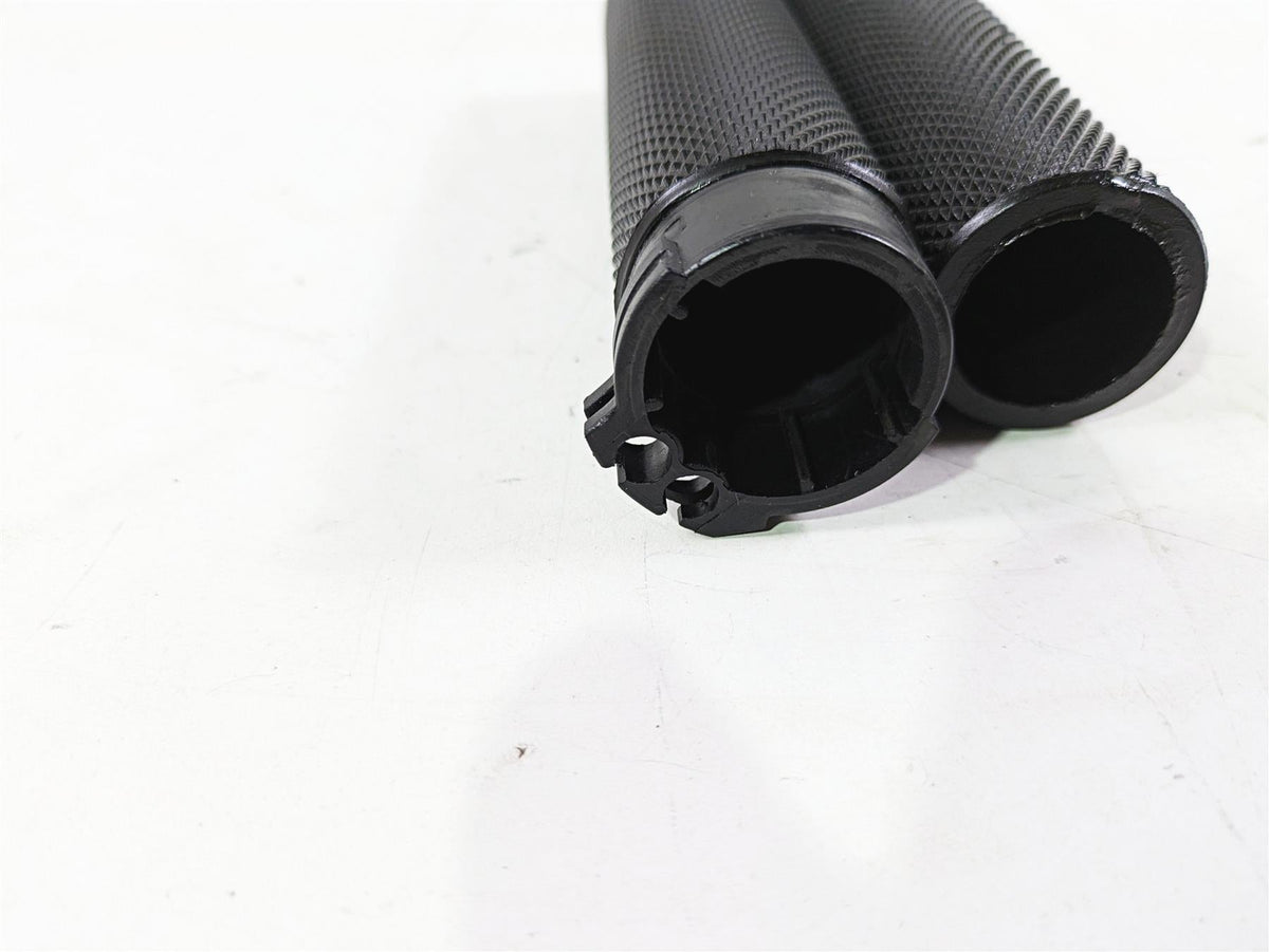 2010 Harley VRSCF Muscle Rod Arlen Ness Hand Grip Set {{ shop.shopifyCountryName }} - Mototech271
