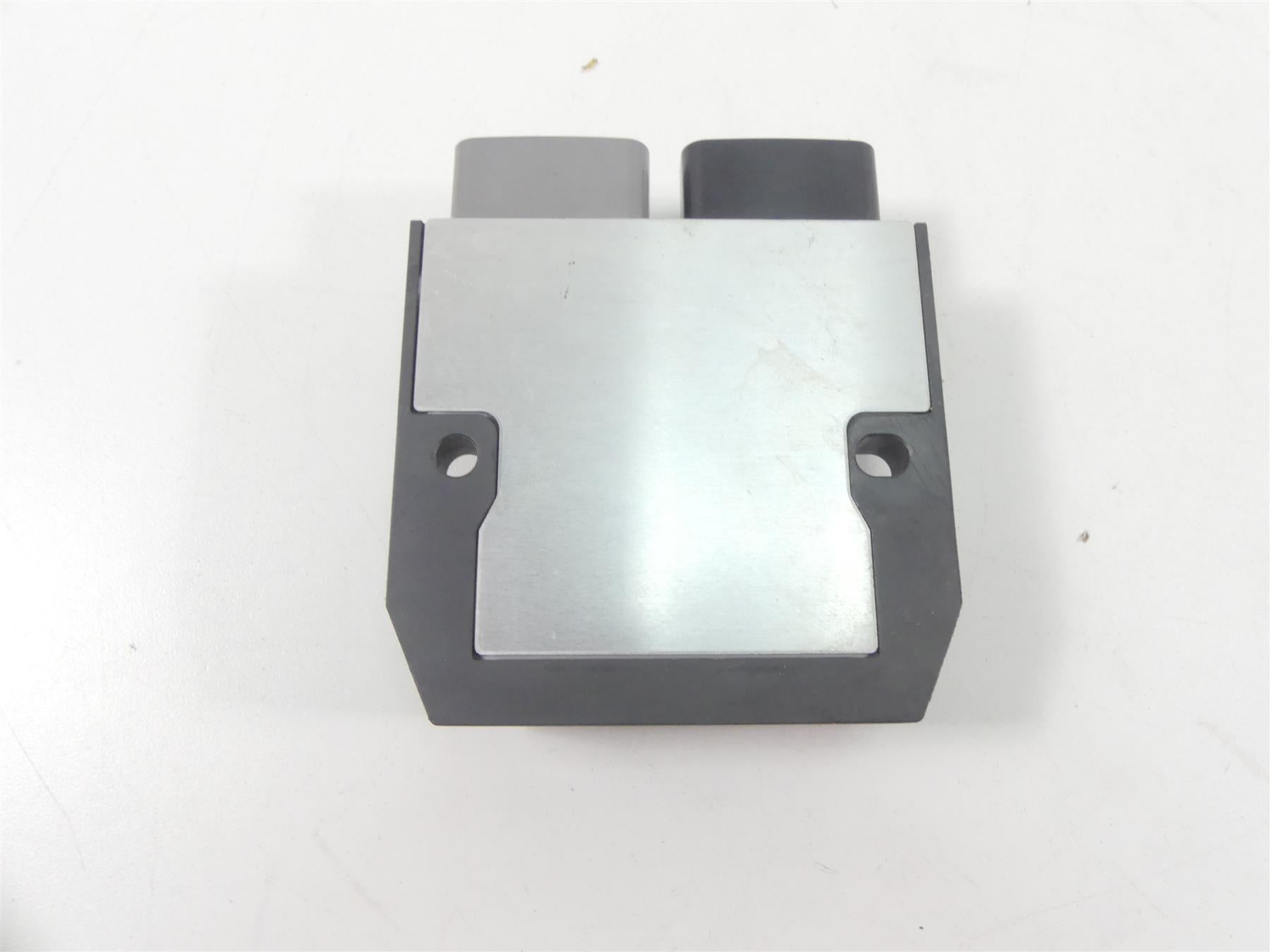 2020 Triumph Speed Triple RS 1050 Rectifier Voltage Regulator T1300675 FH020AA {{ shop.shopifyCountryName }} - Mototech271
