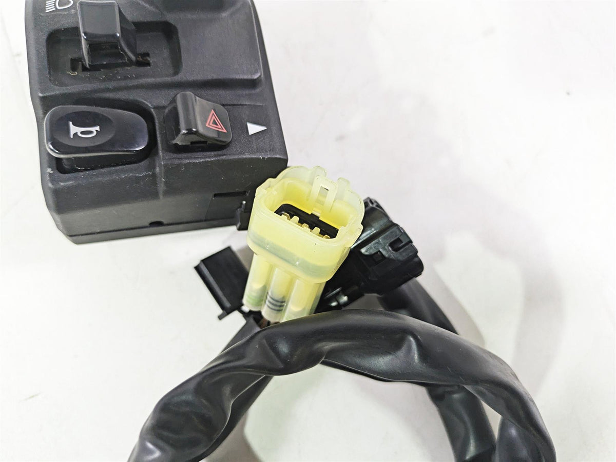 2020 Kawasaki ZX6R Ninja Left Hand Light Blinker Control Switch 46091-0613 {{ shop.shopifyCountryName }} - Mototech271