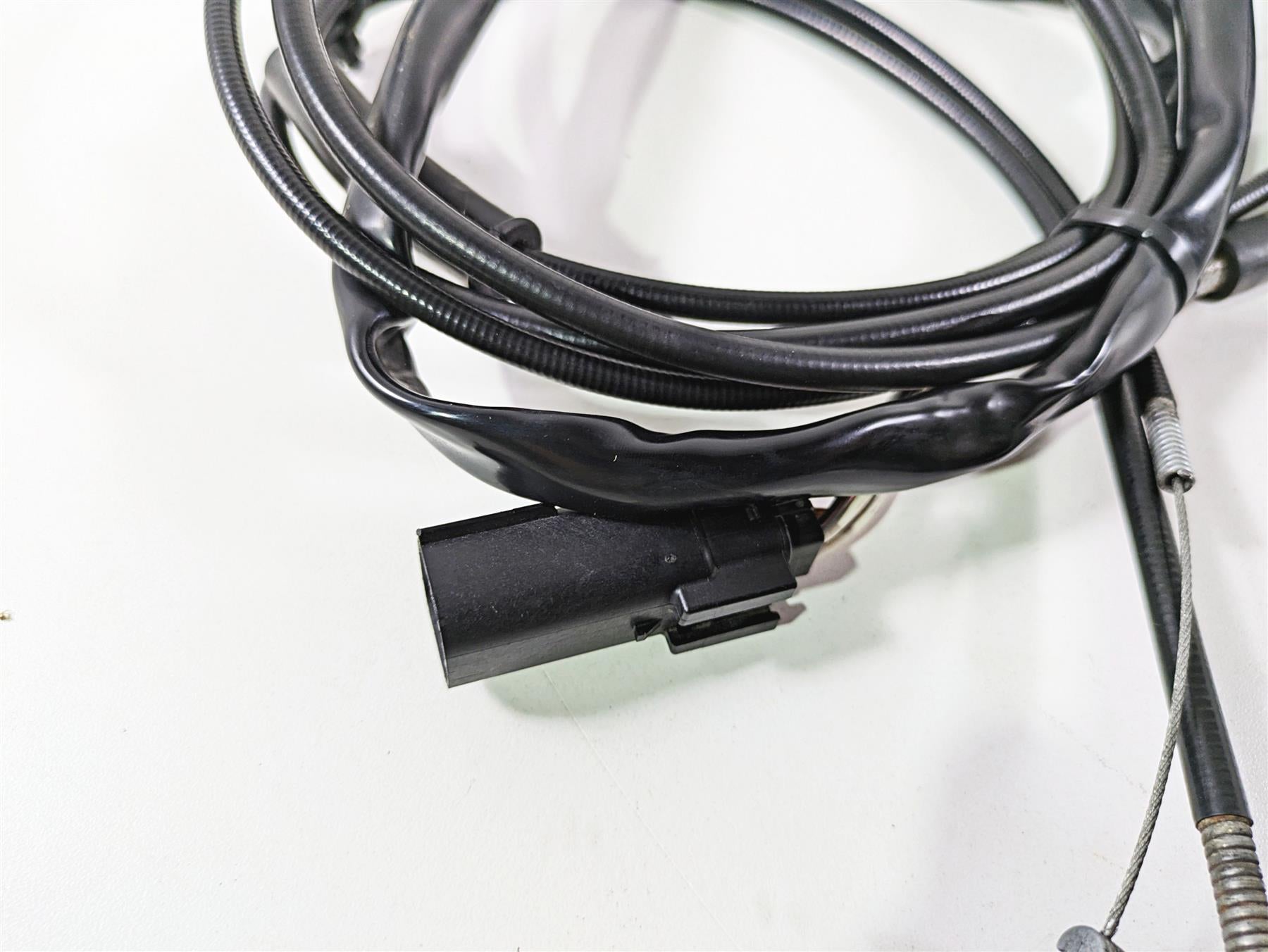 2009 Harley XR1200 Sportster Right Hand Control Switch Throttle -Read 71684-06A {{ shop.shopifyCountryName }} - Mototech271