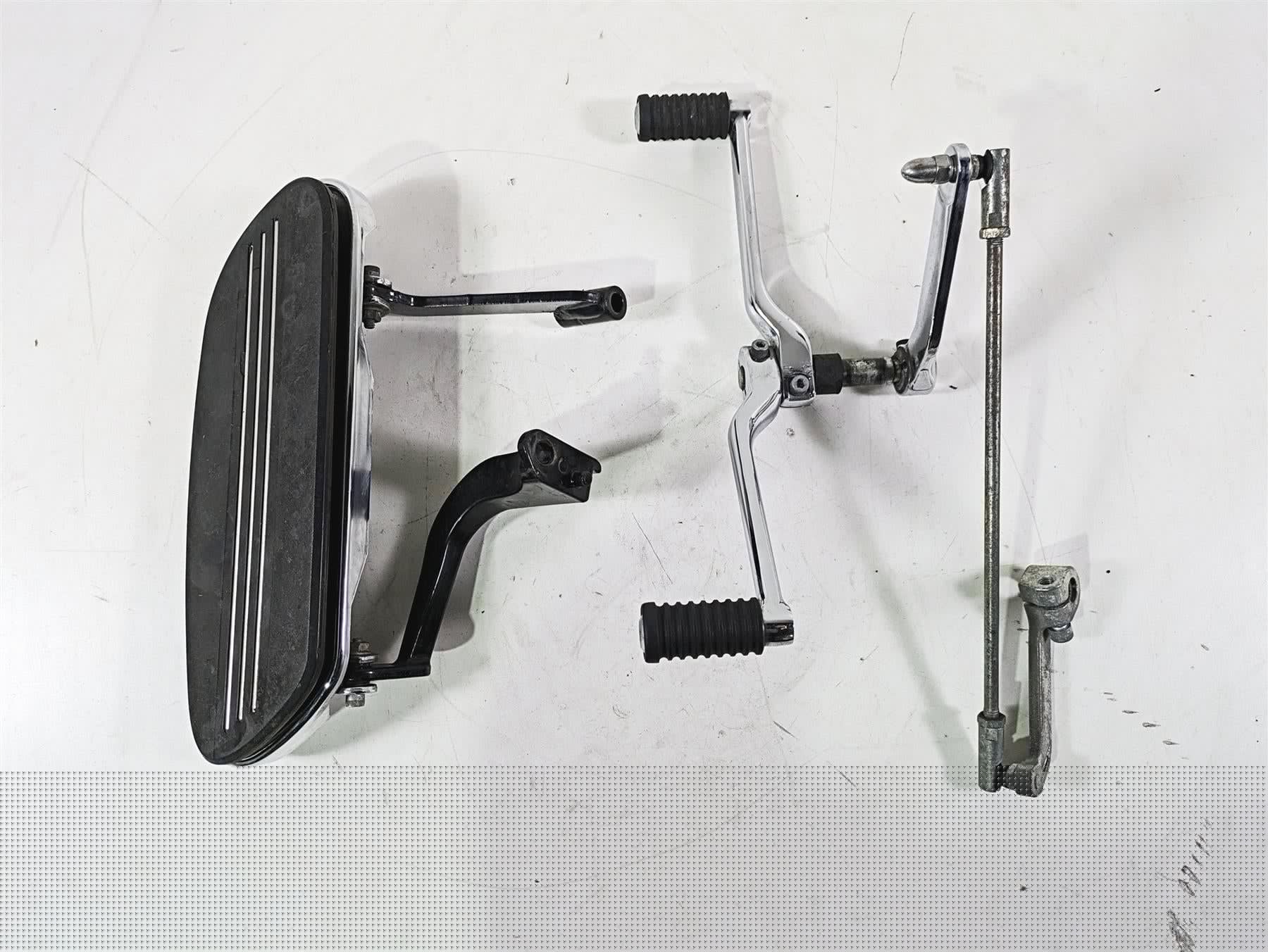 2017 Harley Touring FLTRXS Road Glide Left Front Floor Board & Shifter 50688-04 {{ shop.shopifyCountryName }} - Mototech271