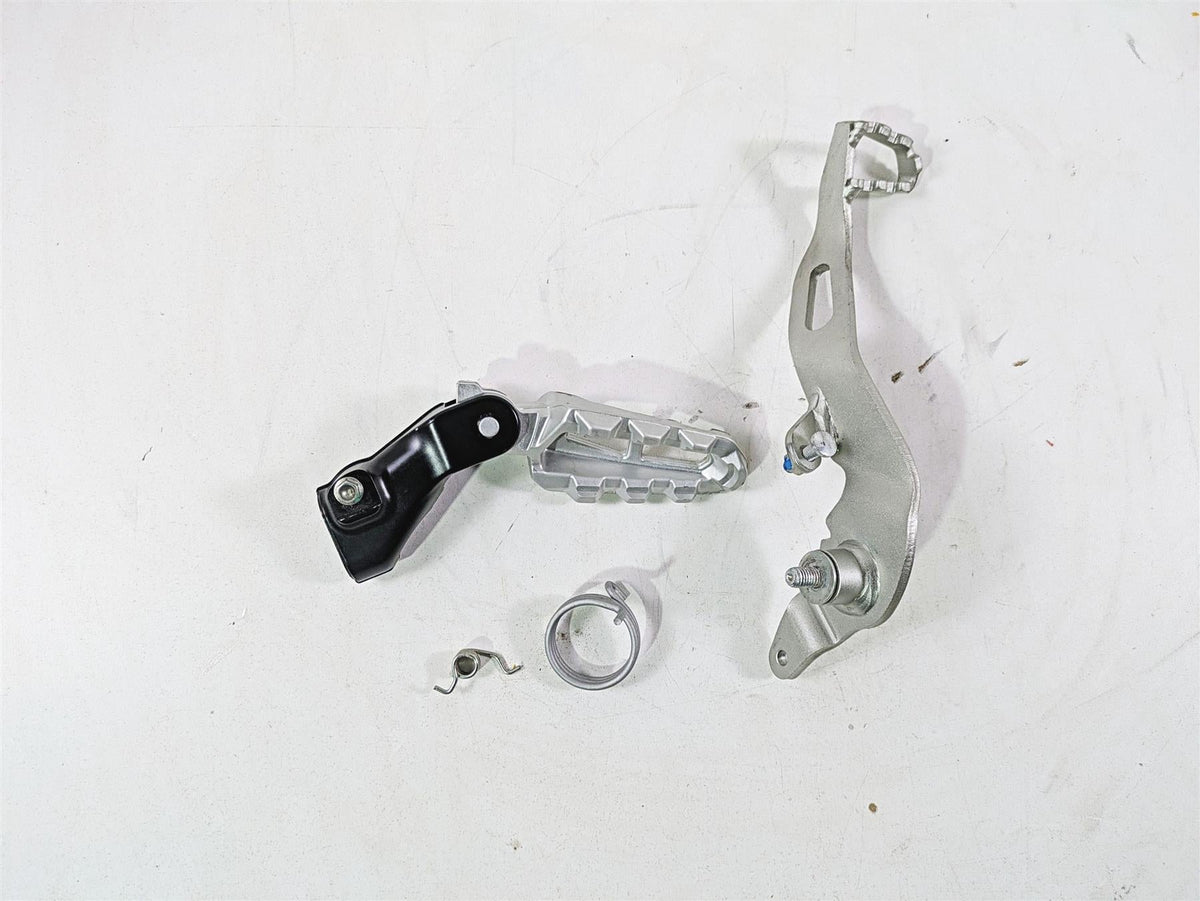 2022 Ducati Scrambler Desert Sled Right Foot Peg & Brake Pedal Set 82433651A {{ shop.shopifyCountryName }} - Mototech271