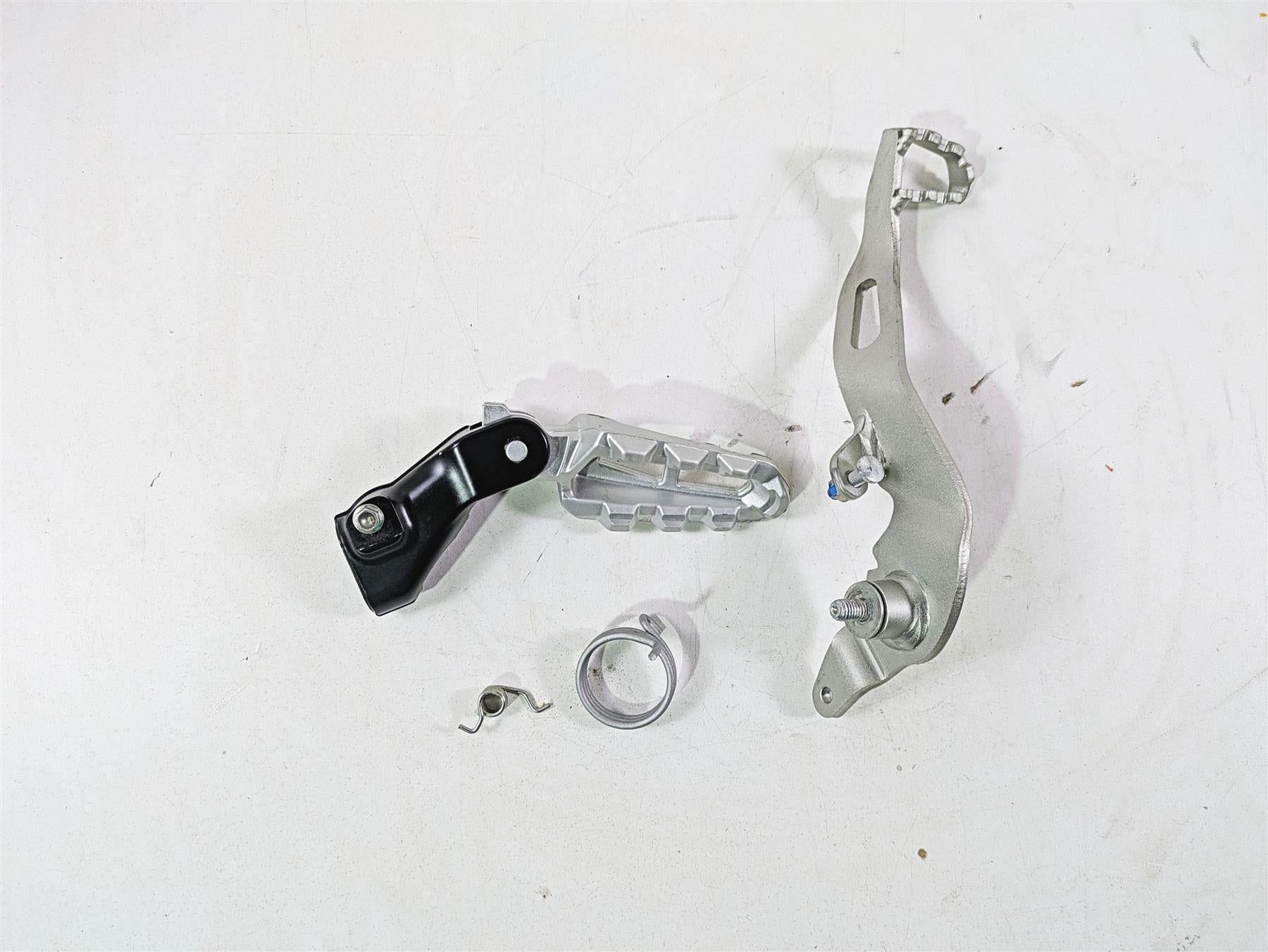 2022 Ducati Scrambler Desert Sled Right Foot Peg & Brake Pedal Set 82433651A {{ shop.shopifyCountryName }} - Mototech271
