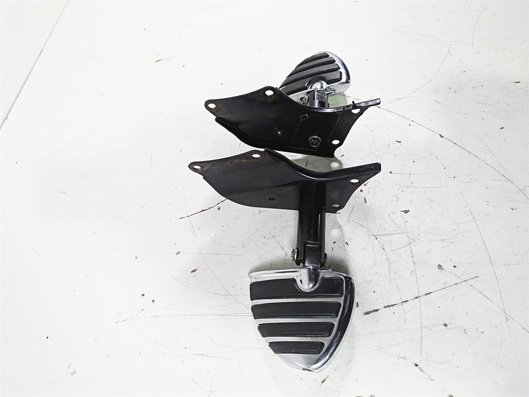 2002 Honda GL1500 CD Valkyrie Deluxe Rear Passenger Footpeg Set 50815-MZ0-000 {{ shop.shopifyCountryName }} - Mototech271