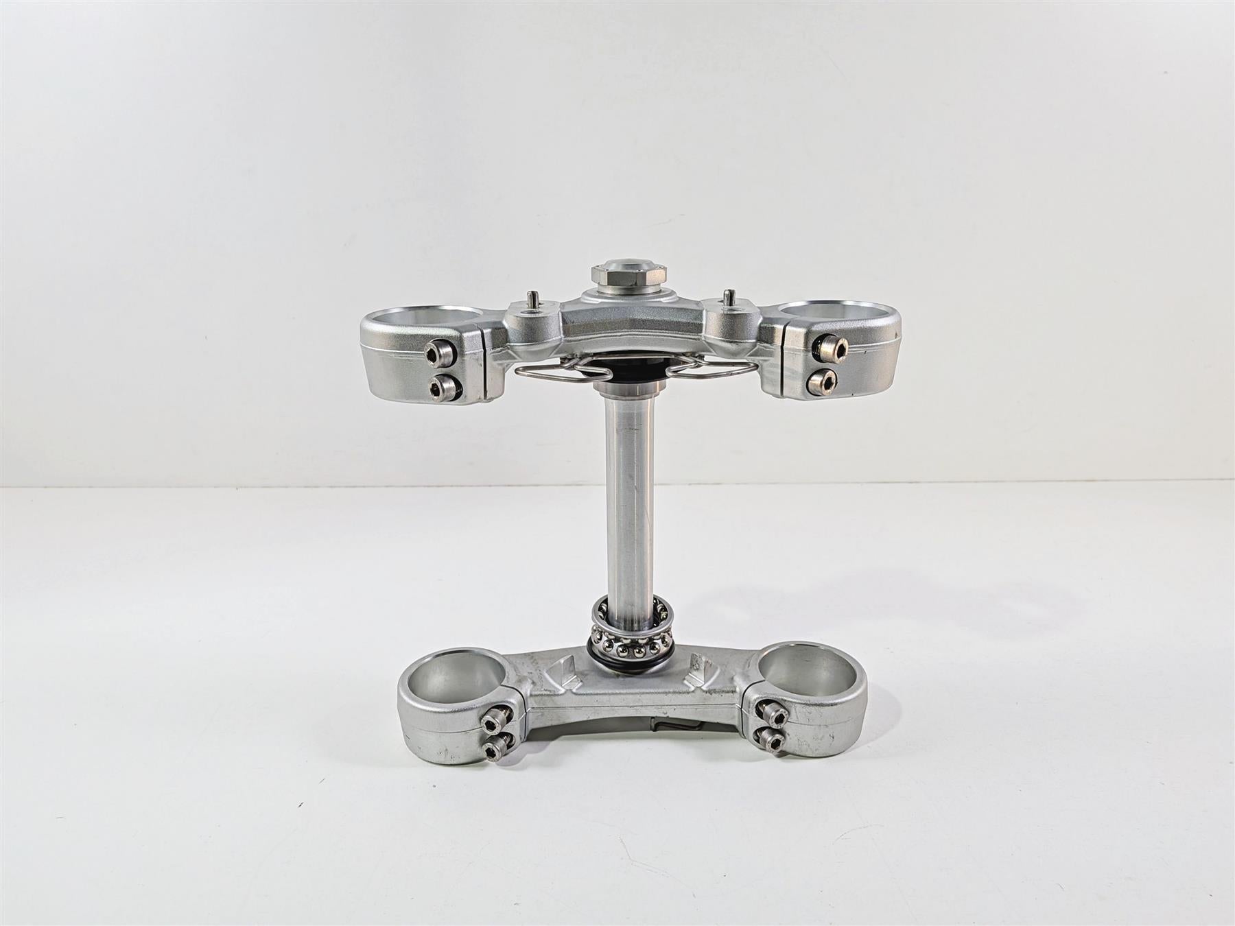 2022 Triumph Tiger 900 GT Pro Lower Upper Triple Tree Set T2042968 {{ shop.shopifyCountryName }} - Mototech271