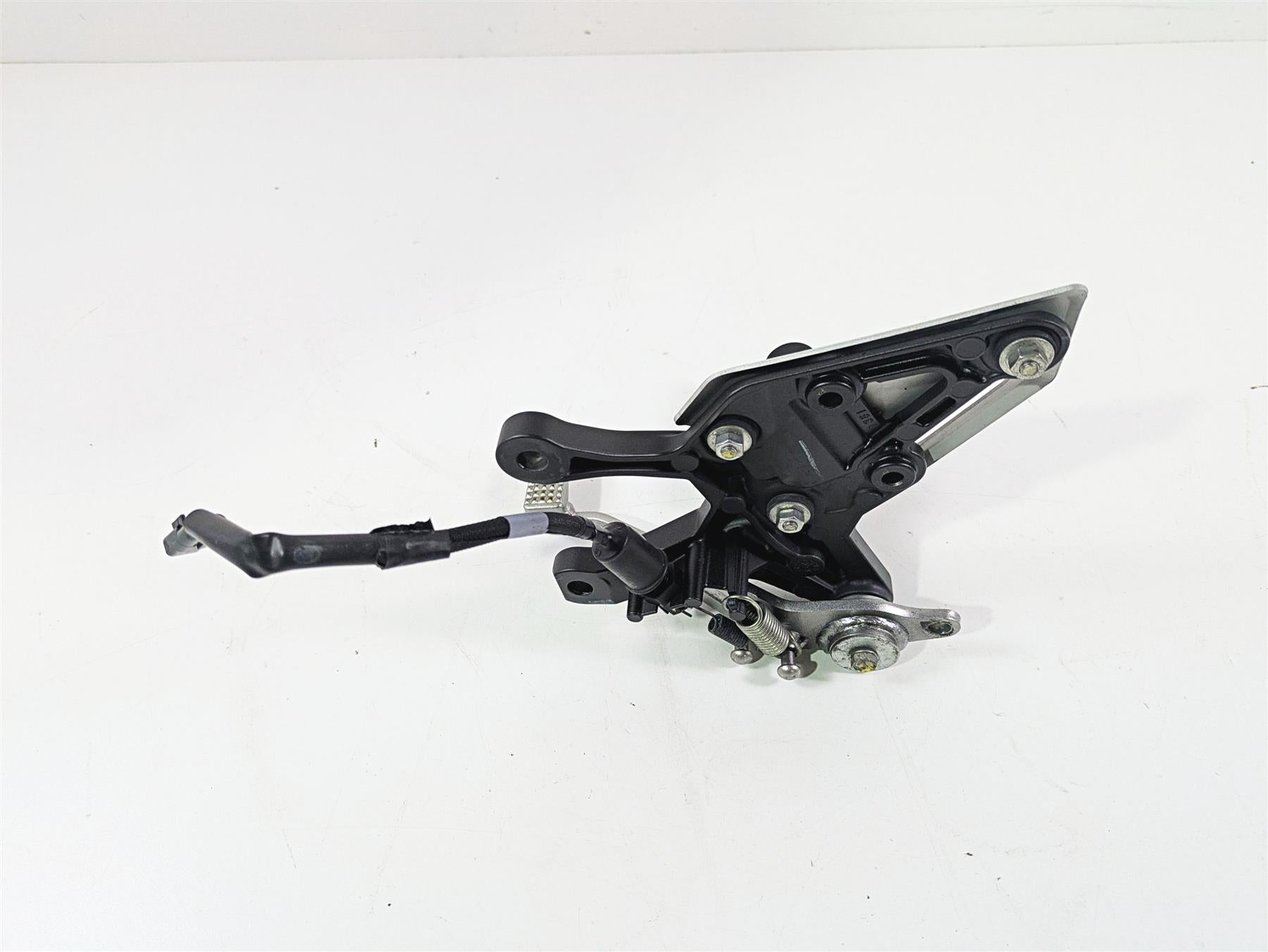 2020 Kawasaki Z900 ZR900 Right Footpeg & Brake Pedal Set - Read 35063-1442-18R {{ shop.shopifyCountryName }} - Mototech271