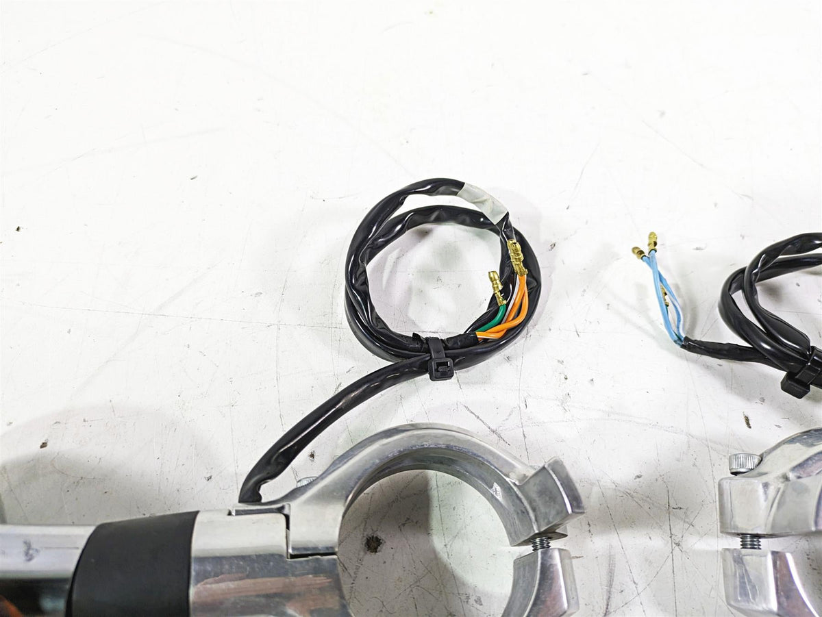 2002 Honda VTX1800 Retro Front Blinker & Clamp Set 33400-MBH-673 33450-MBH-673 {{ shop.shopifyCountryName }} - Mototech271