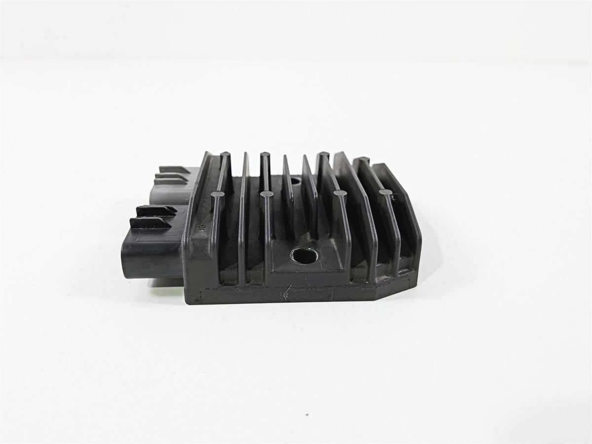 2008 Yamaha YZF R1 RN19 Oem Rectifier Voltage Regulator 1D7-81960-00-00 FH012AA {{ shop.shopifyCountryName }} - Mototech271