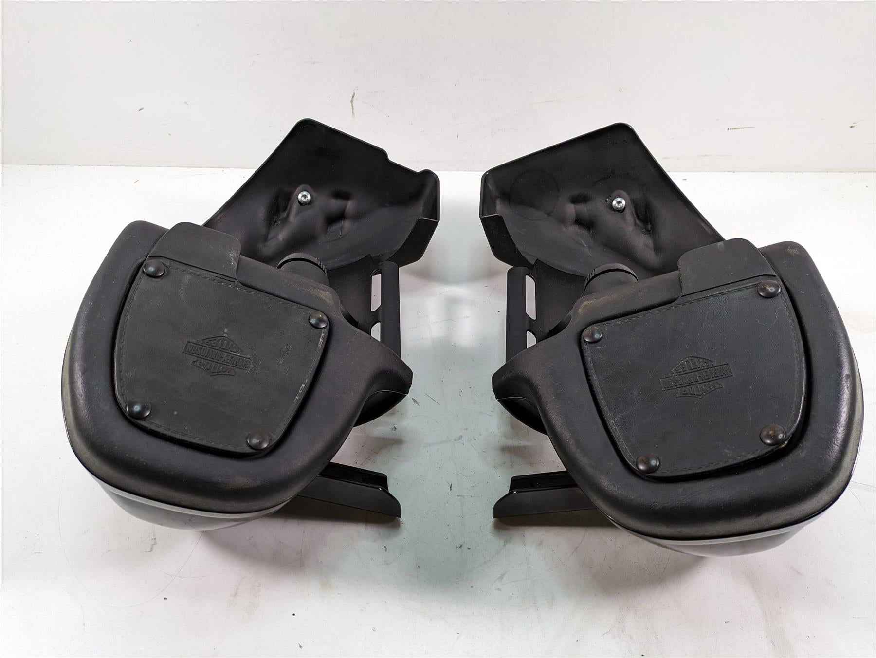 2006 Harley Touring FLHTCUI Electra Glide Lower Leg Fairing Cover Set 58817-05A {{ shop.shopifyCountryName }} - Mototech271