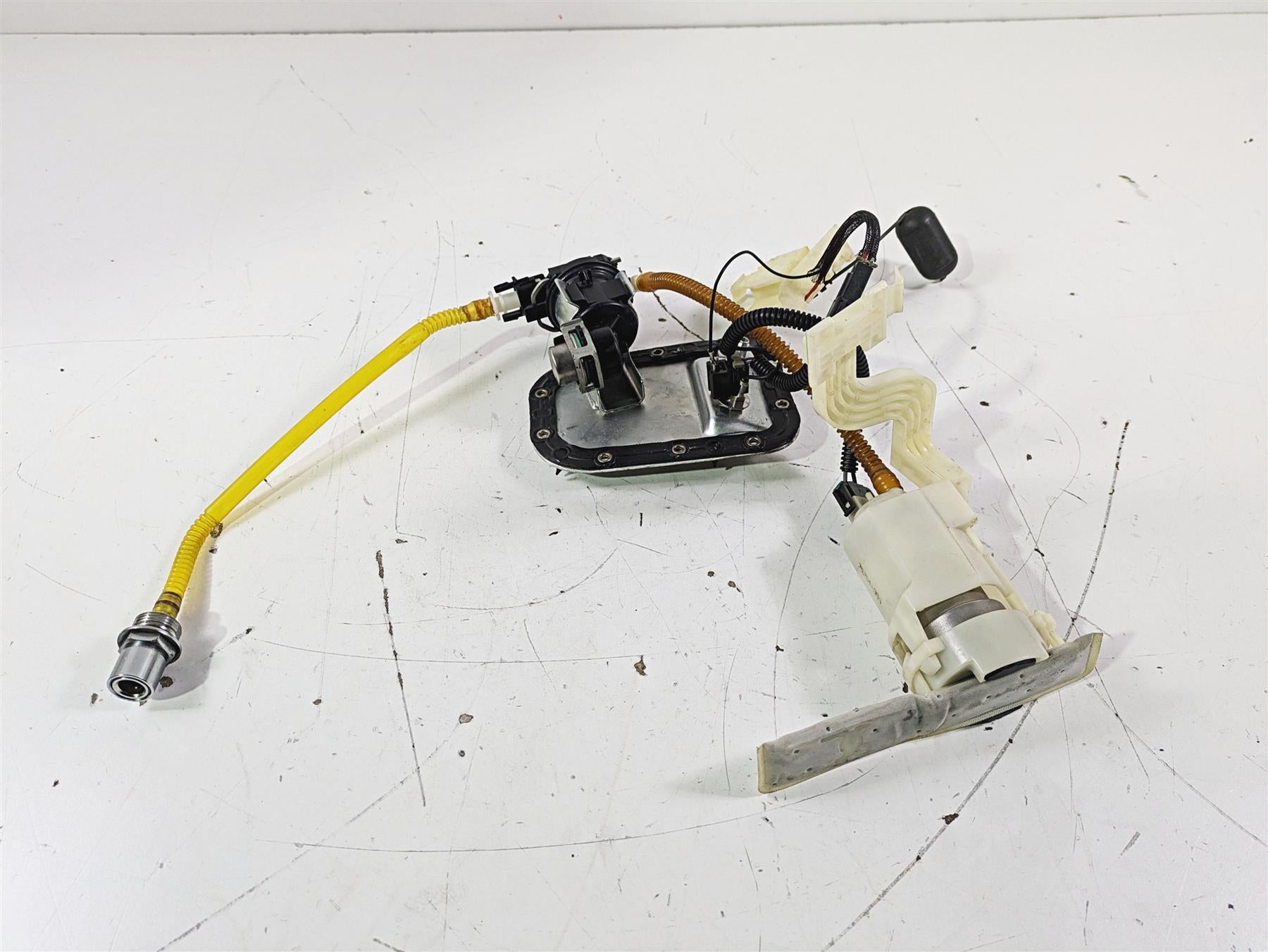 2016 Harley FLSTC Softail Heritage Fuel Gas Petrol Pump TESTED 75252-11A {{ shop.shopifyCountryName }} - Mototech271