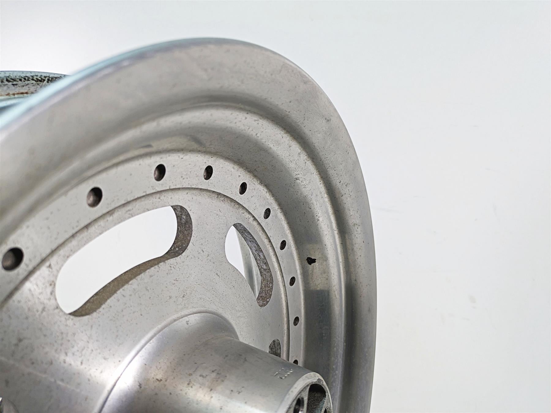 2009 Harley FXDF Dyna Fat Bob Straight 16x5 Slotted Rear Wheel Rim 40900179 {{ shop.shopifyCountryName }} - Mototech271