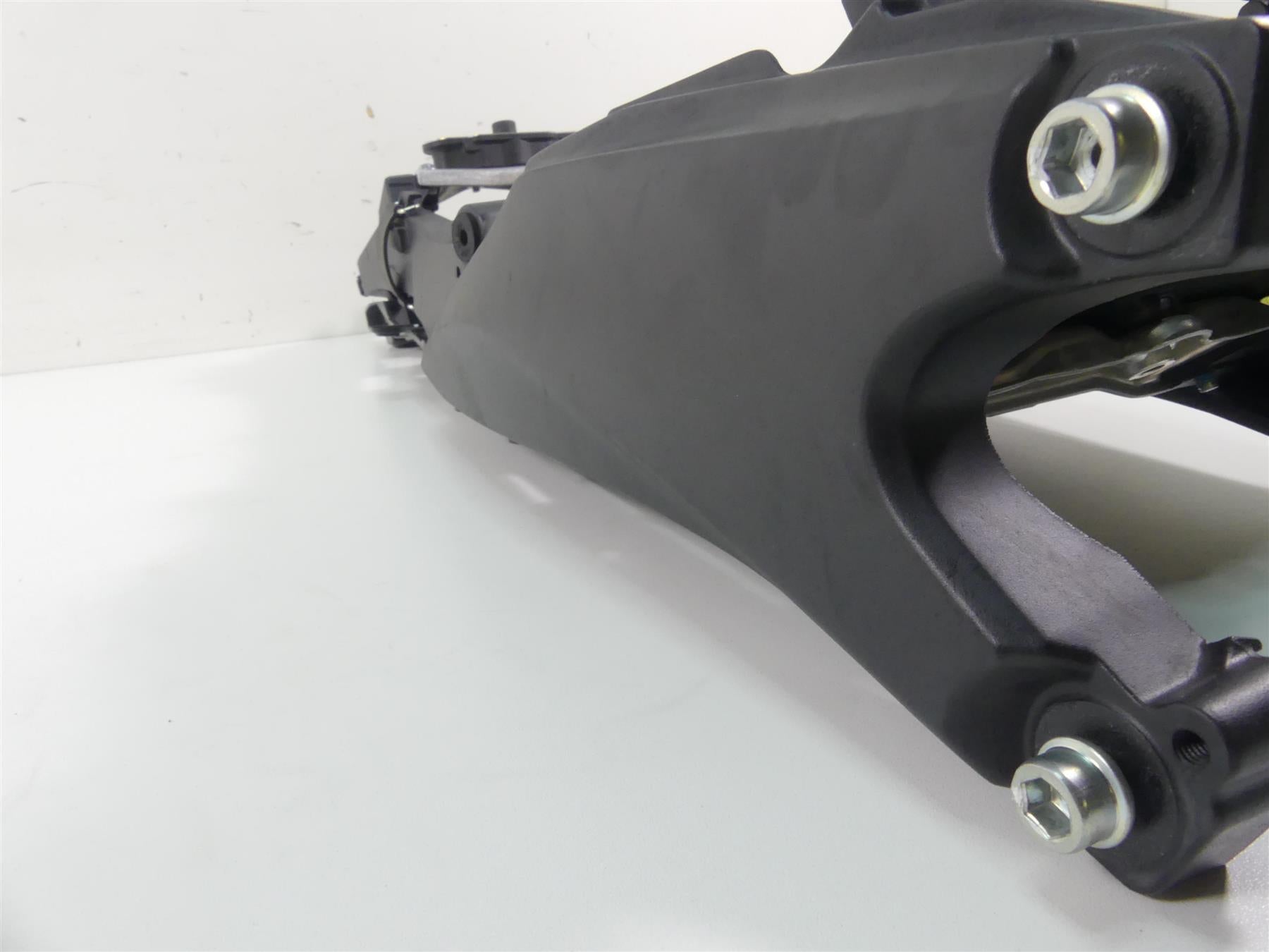 2022 Suzuki GSXR750 Subframe Sub Frame + Inner Fender Set - Read 41211-14J00-YUG {{ shop.shopifyCountryName }} - Mototech271