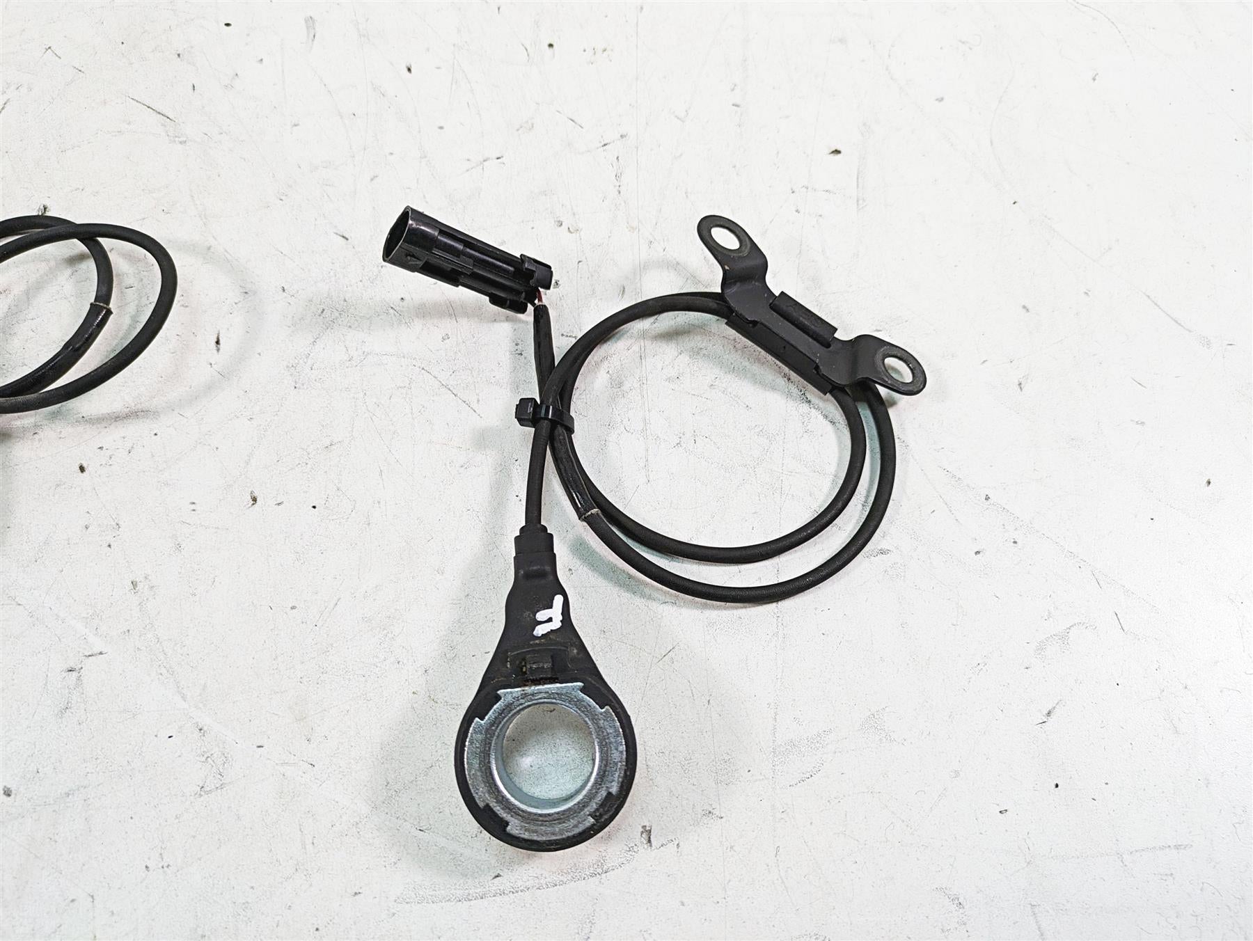 2010 Harley Touring FLHTCU Electra Glide Abs Brake Wheel Sensor Set 40614-08 {{ shop.shopifyCountryName }} - Mototech271