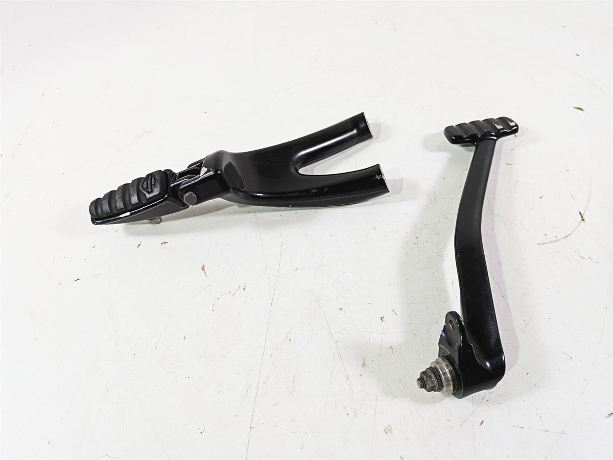 2018 Harley Softail FXFBS Fat Bob Right Rider Footpeg & Brake Pedal 50500746 {{ shop.shopifyCountryName }} - Mototech271