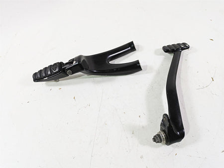 2018 Harley Softail FXFBS Fat Bob Right Rider Footpeg & Brake Pedal 50500746 {{ shop.shopifyCountryName }} - Mototech271