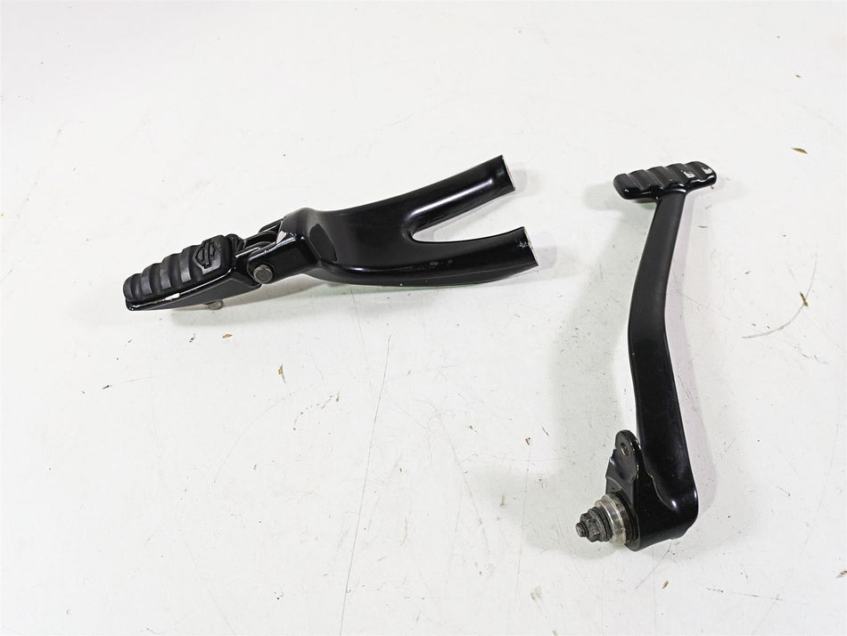 2018 Harley Softail FXFBS Fat Bob Right Rider Footpeg & Brake Pedal 50500746 {{ shop.shopifyCountryName }} - Mototech271