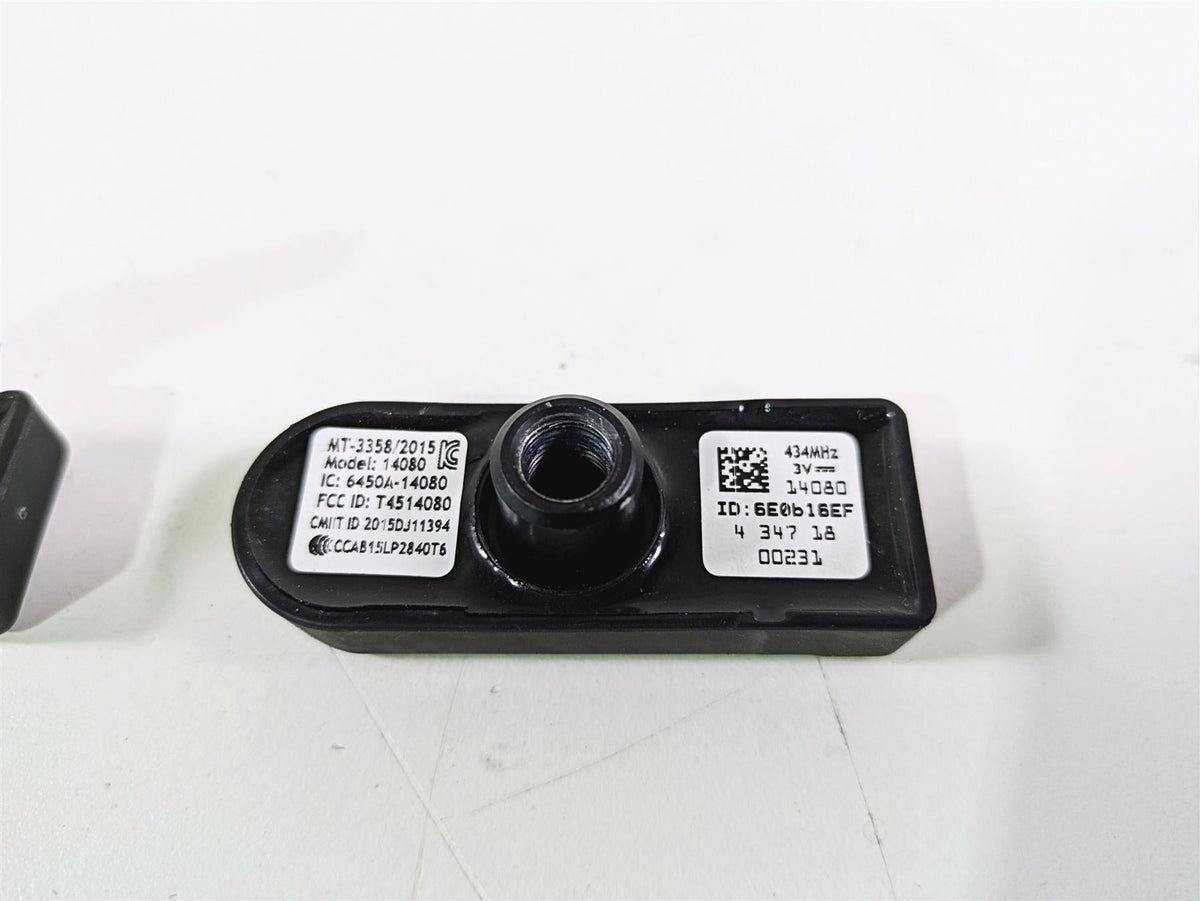 2017 Harley Touring FLHTKSE CVO E-Glide Tire Pressure Sensor Set -Read 32700052A {{ shop.shopifyCountryName }} - Mototech271