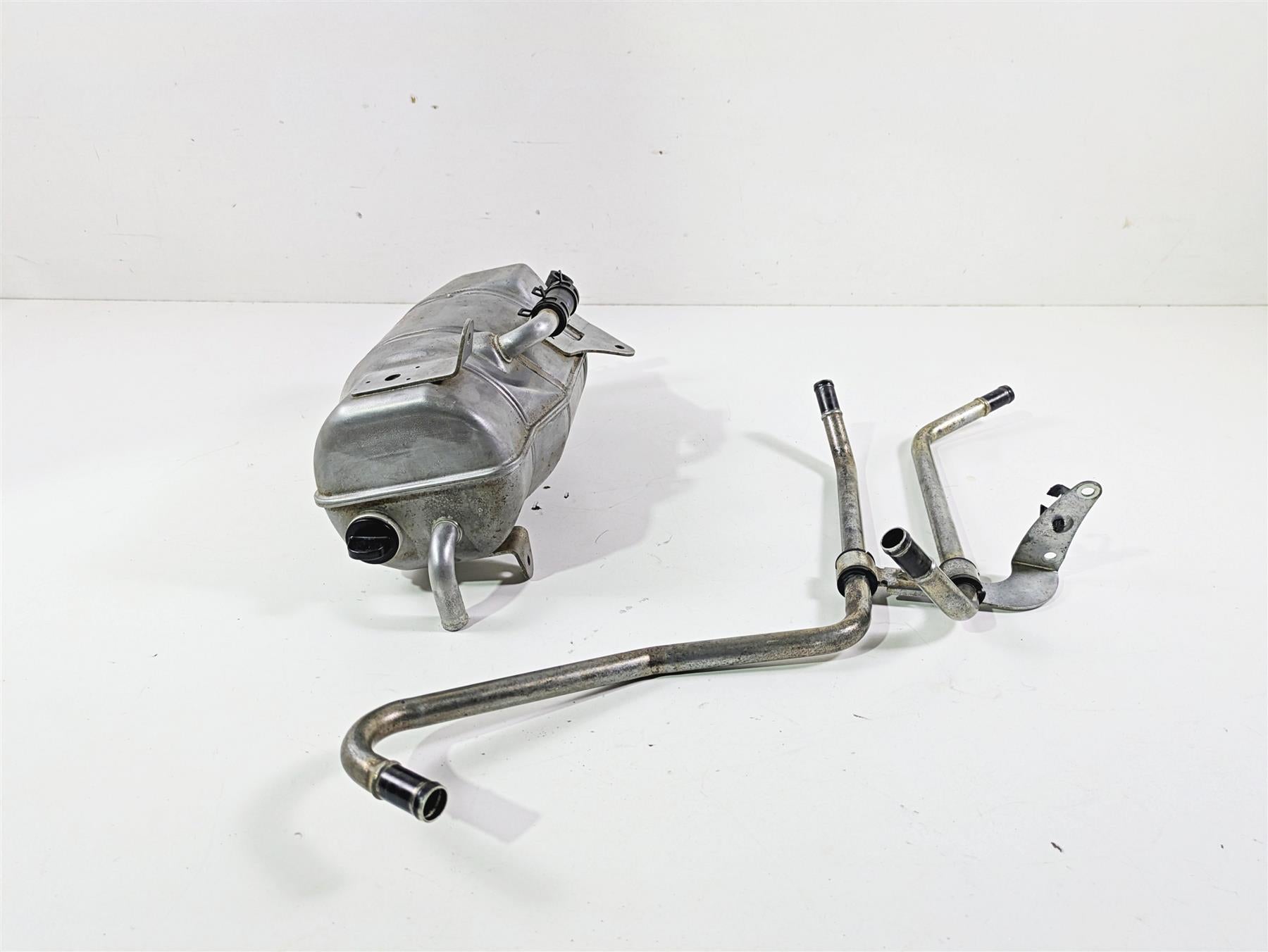 2020 Yamaha YXZ1000 R SS XTR Oil Tank Reservoir 2HC-21751-01-00 2HC-21751-02-00 {{ shop.shopifyCountryName }} - Mototech271