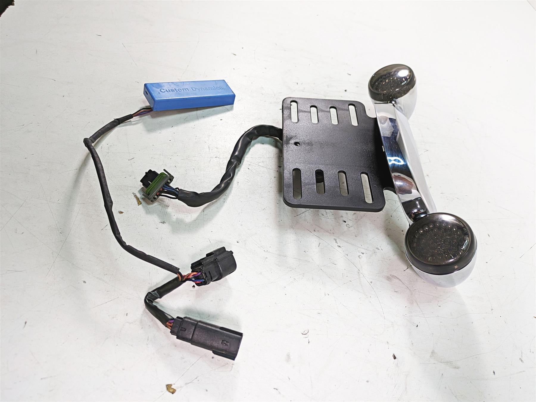 2013 Harley Touring FLHX Street Glide Led Turn Signal Bar & Module 73312-10 {{ shop.shopifyCountryName }} - Mototech271