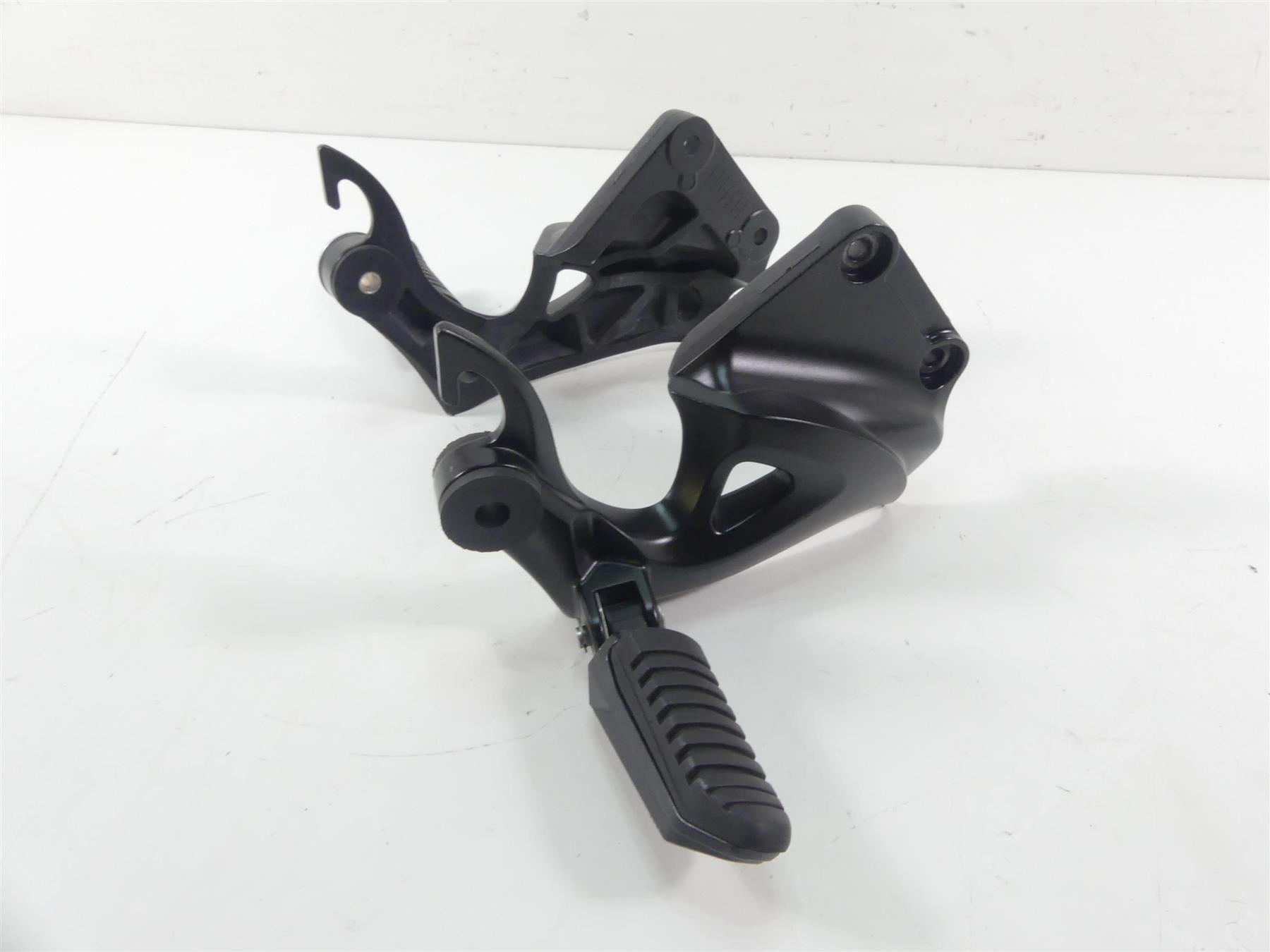 2020 Suzuki GSX1300 R Hayabusa Rear Passenger Footpeg Set 43600-15H20 {{ shop.shopifyCountryName }} - Mototech271