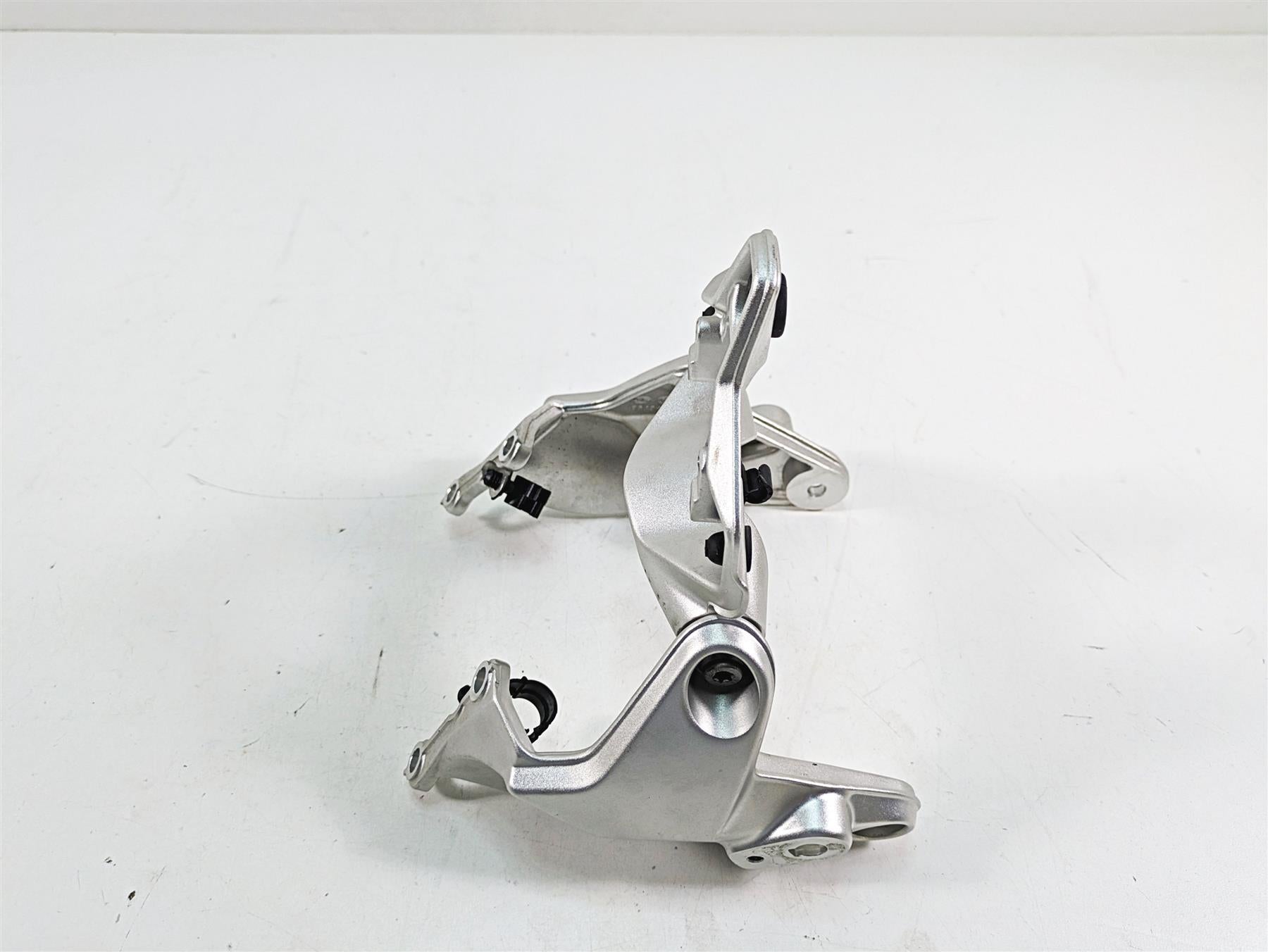 2016 BMW R1200R K53 Front Speedo Gauges Stay Carrier Set 46638543497 46638543498 {{ shop.shopifyCountryName }} - Mototech271