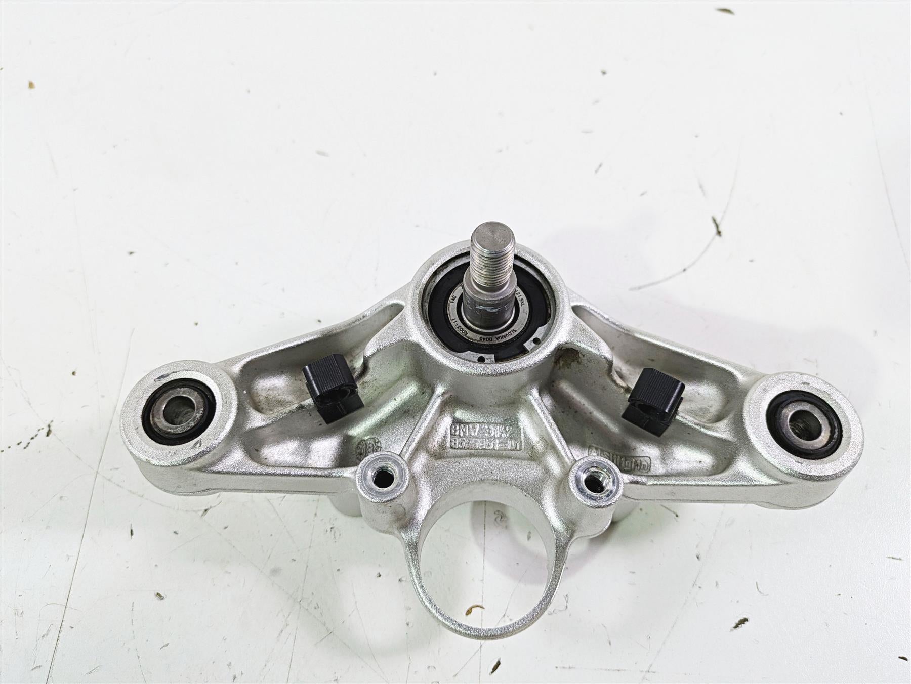 2018 BMW R1200GS GSW K50 Upper Triple Tree Steering Clamp 31428555849 {{ shop.shopifyCountryName }} - Mototech271
