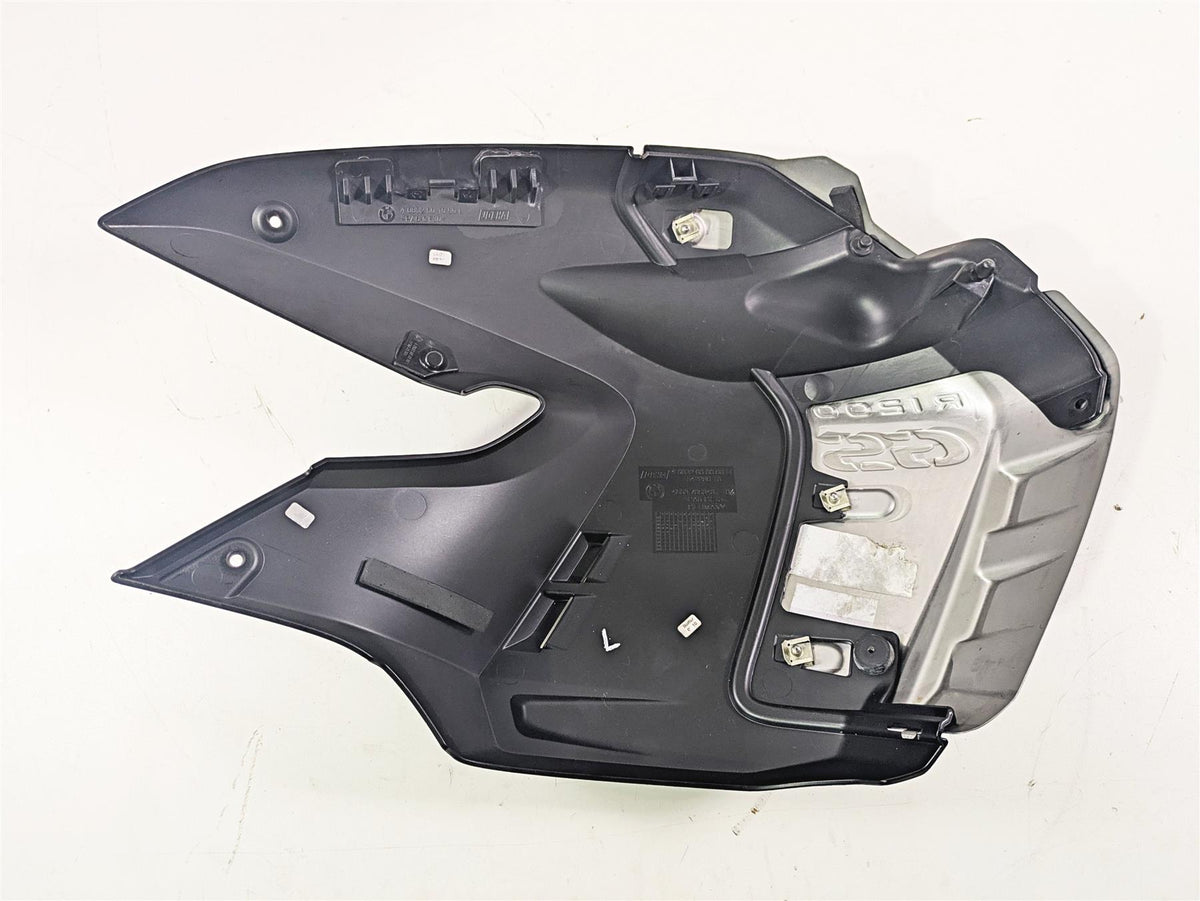 2010 BMW R1200GS K25 Tank Left Side Cover & Emblem 46637700875 46637700873 {{ shop.shopifyCountryName }} - Mototech271