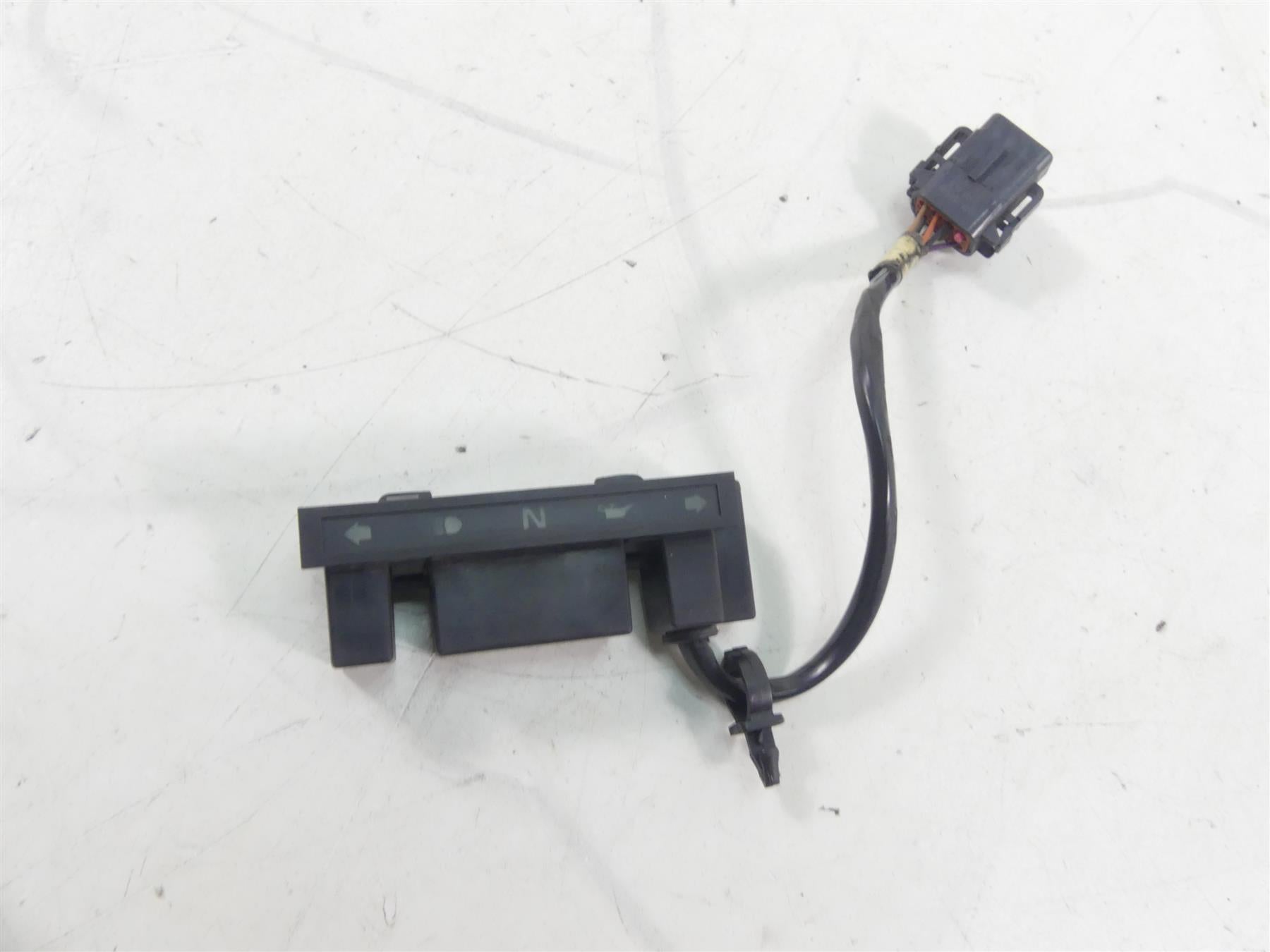 2005 Harley Softail FLSTSC Heritage Springer Instrument Indicator Light 68113-99 {{ shop.shopifyCountryName }} - Mototech271