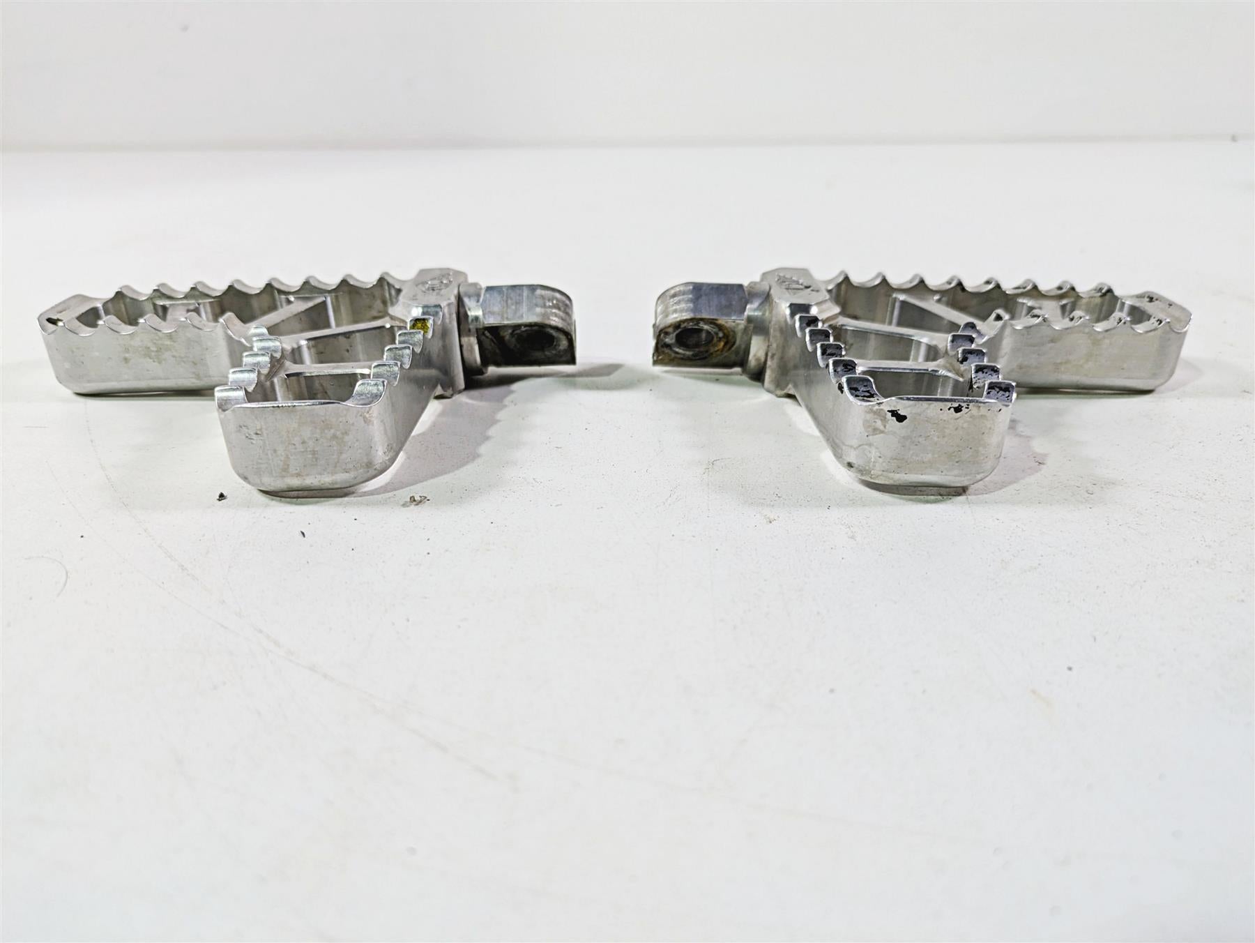 2014 Harley FXDL Dyna Low Rider Joker Machine Serrated Heel Footpegs 08-62-1 {{ shop.shopifyCountryName }} - Mototech271