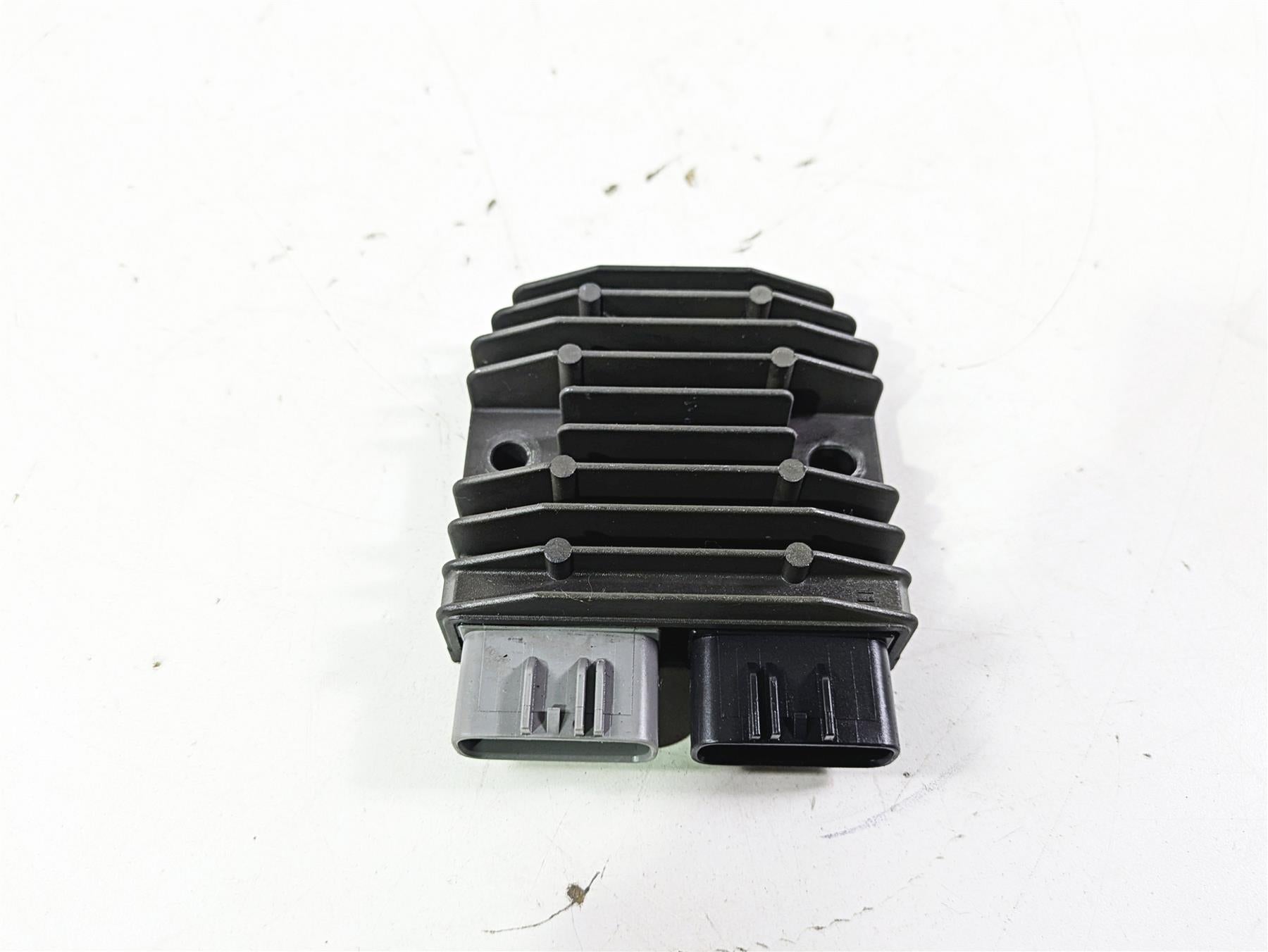 2012 Yamaha XT1200 Super Tenere Rectifier Voltage Regulator 1D7-81960-00 FH012AA {{ shop.shopifyCountryName }} - Mototech271