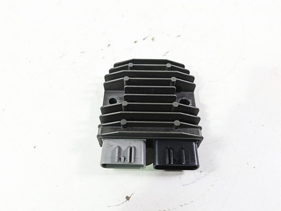 2012 Yamaha XT1200 Super Tenere Rectifier Voltage Regulator 1D7-81960-00 FH012AA {{ shop.shopifyCountryName }} - Mototech271